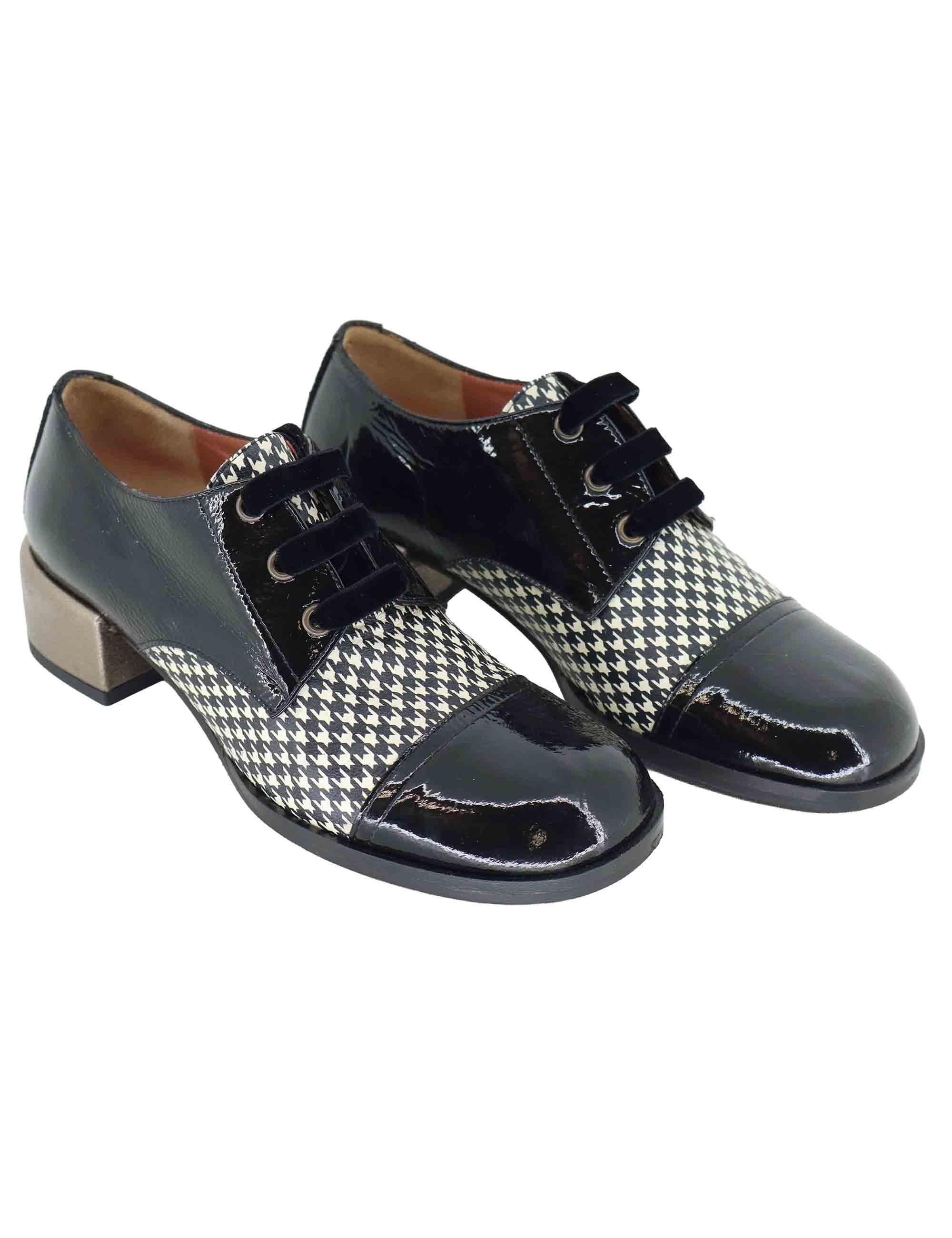 Stringate donna in pelle nera con tacco basso oro 9532GL 001 Les Venues 