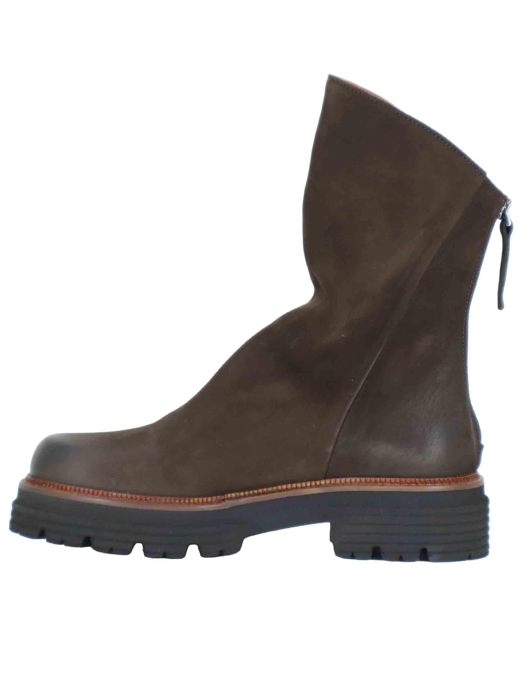 Stivaletti donna in nabuk marrone con zip posteriore e fondo carrarmato SP3270 014 Spatarella 