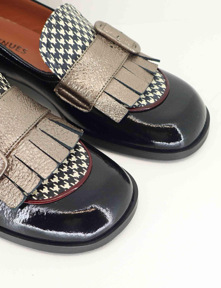 Mocassini donna in vernice nera e pelle laminata oro con frange 9527GL 001 Les Venues 