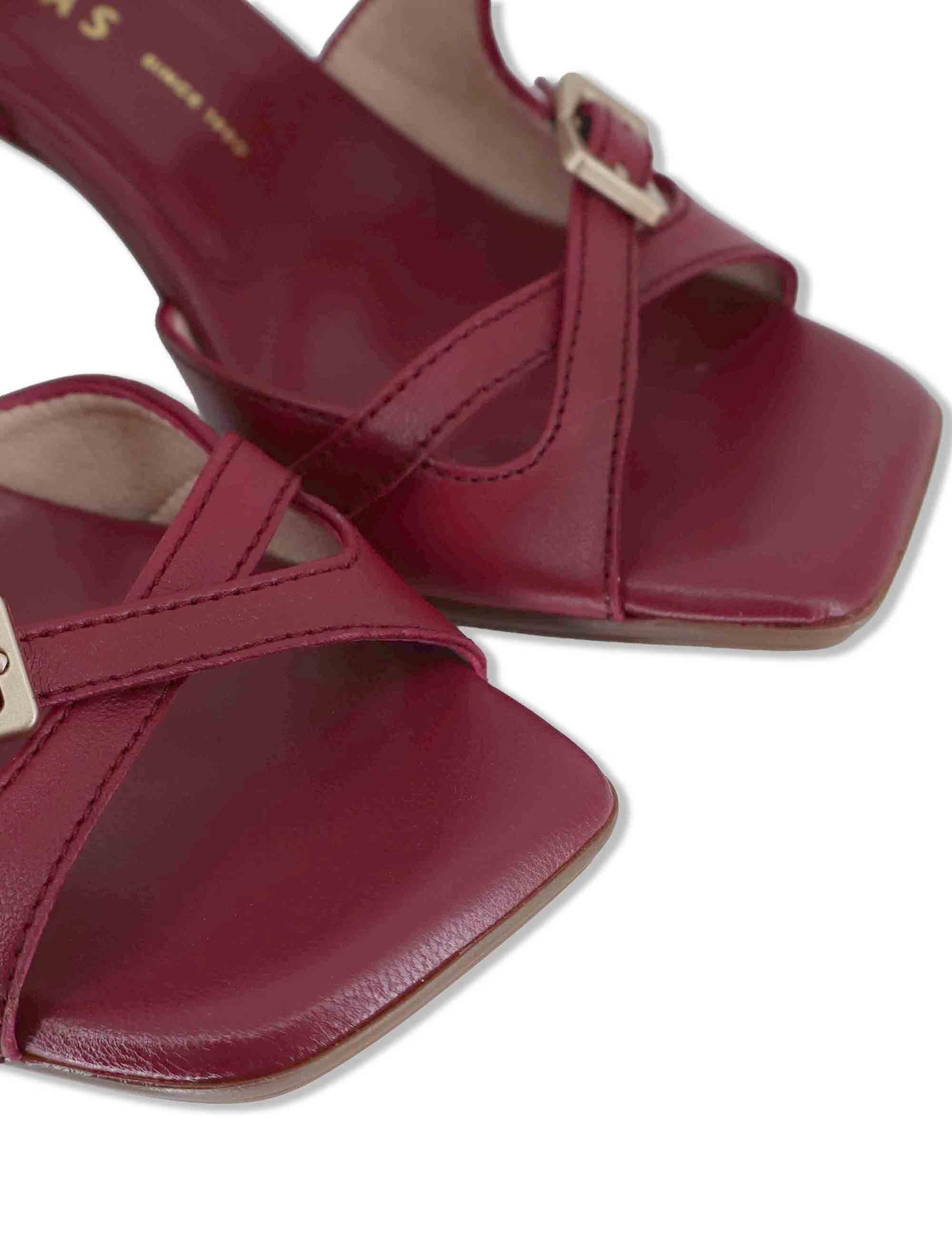 Sandali donna in pelle bordeaux con cinturini regolabili e tacco medio HV264814 CEREZA Hispanitas 