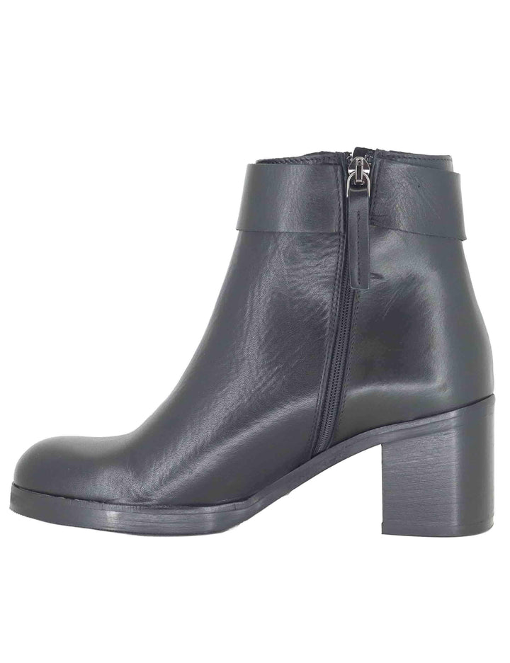 Stivaletti donna in pelle nera con cinturino e fibbia oro con tacco medio SPTR2002 001 Spatarella 