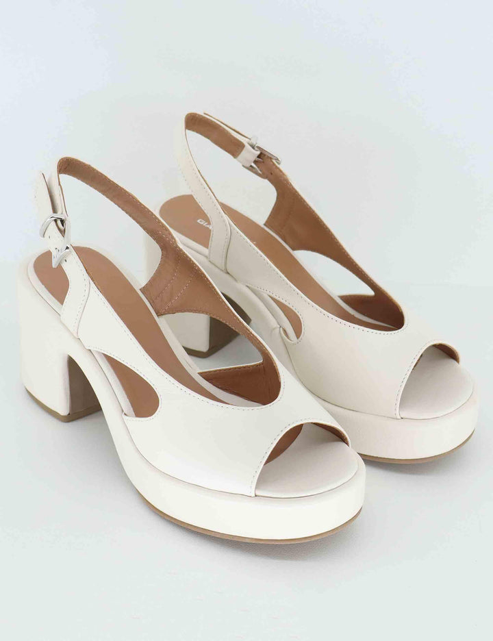 Sandali slingback donna in pelle off white con zeppa 3020 4 Gianmarco Sorelli 