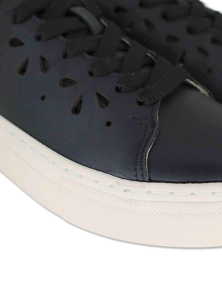 Sneakers donna in pelle nera forate con suola alta in gomma SP600021 001 Spatarella 