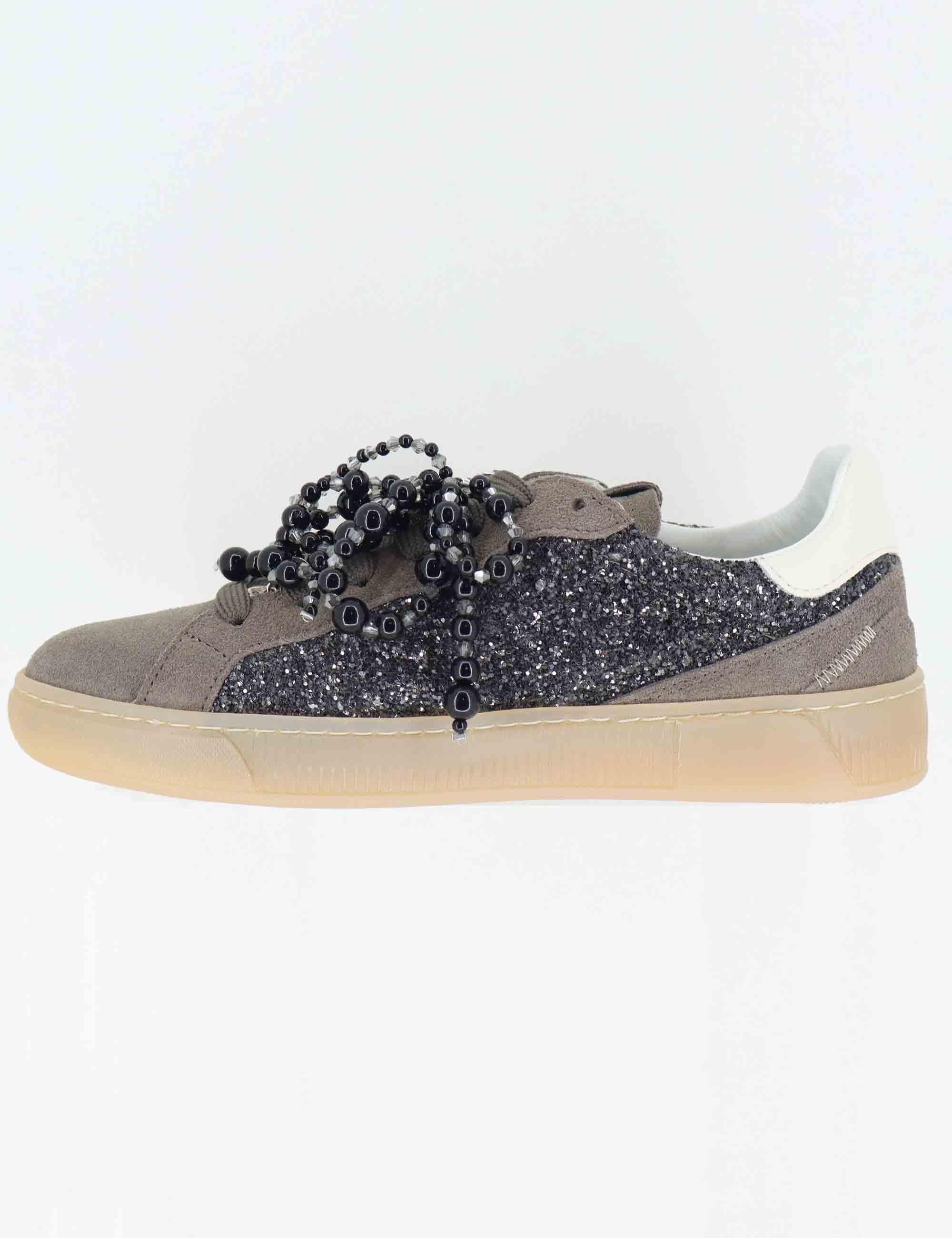 Sneakers donna in pelle e camoscio grigio con charms BLUE 44A Gio + 