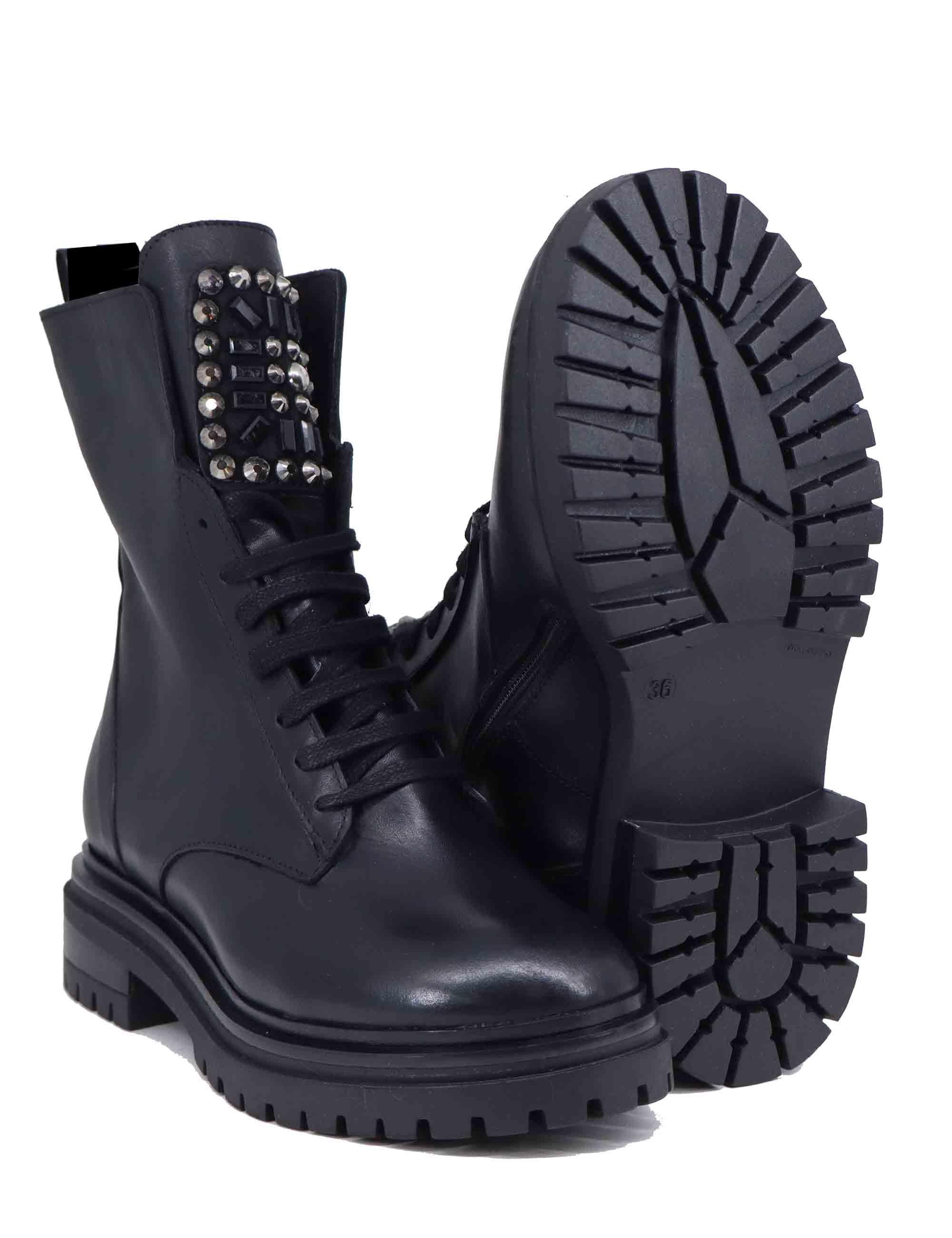 Anfibi donna in pelle nera con accessori SPTRPR93 001 Spatarella 