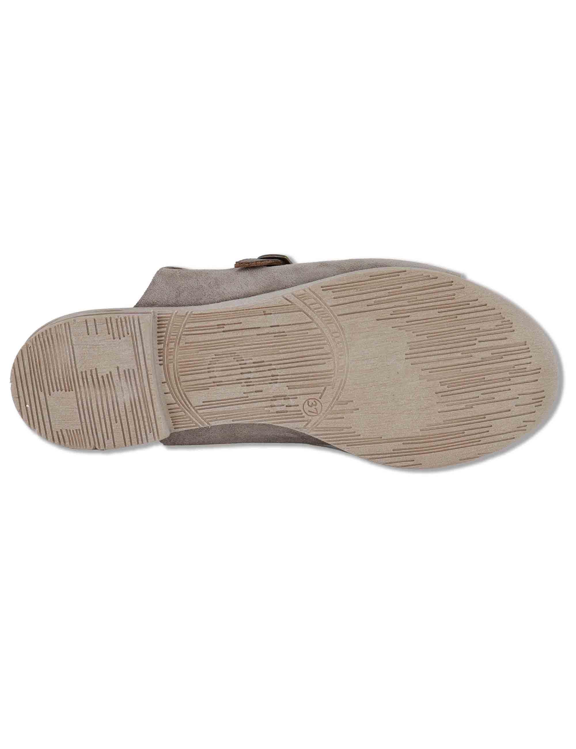 Sandali bassi donna in camoscio taupe con cinturini in pelle WG2207 40936 Bueno 