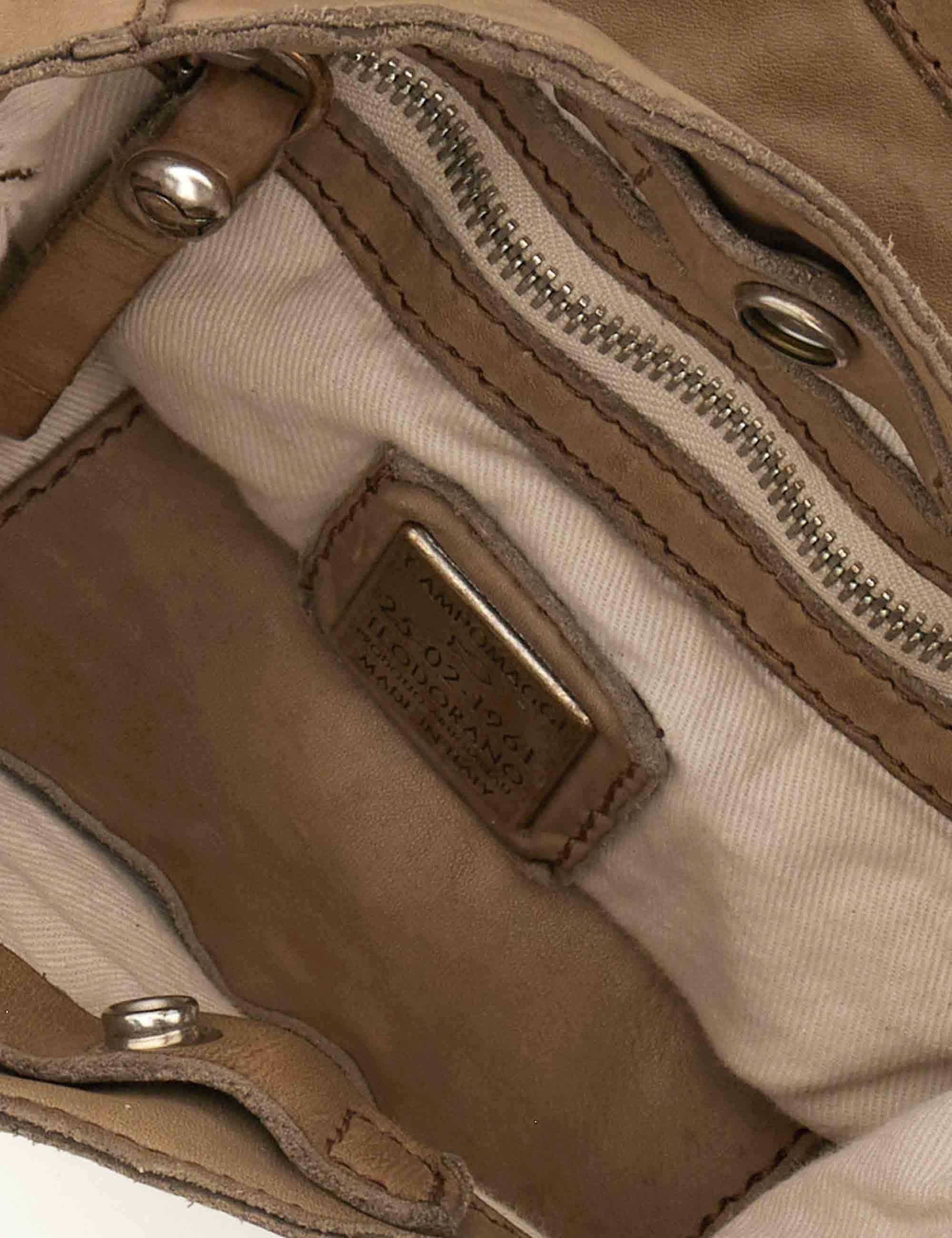 Borse donna Nora in pelle beige con borchie e tracolla C035340ND X3014 C0539 Campomaggi 