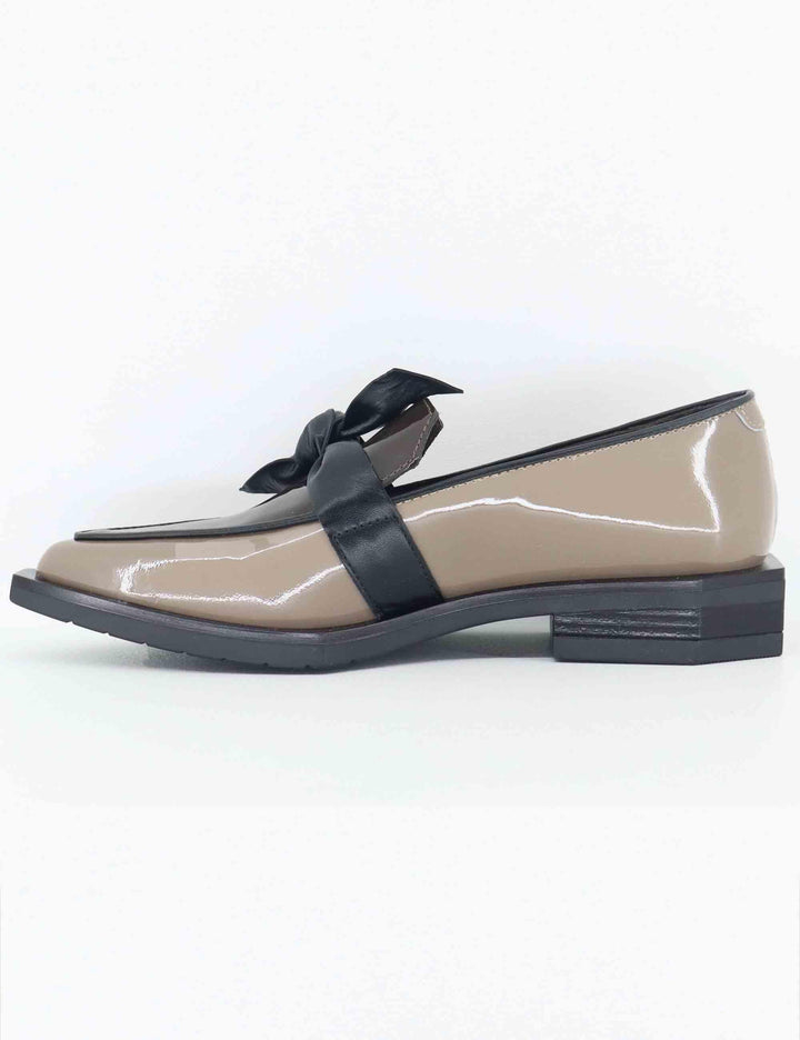 Mocassini donna in vernice taupe tacco basso G23 1 Le Bohemien 