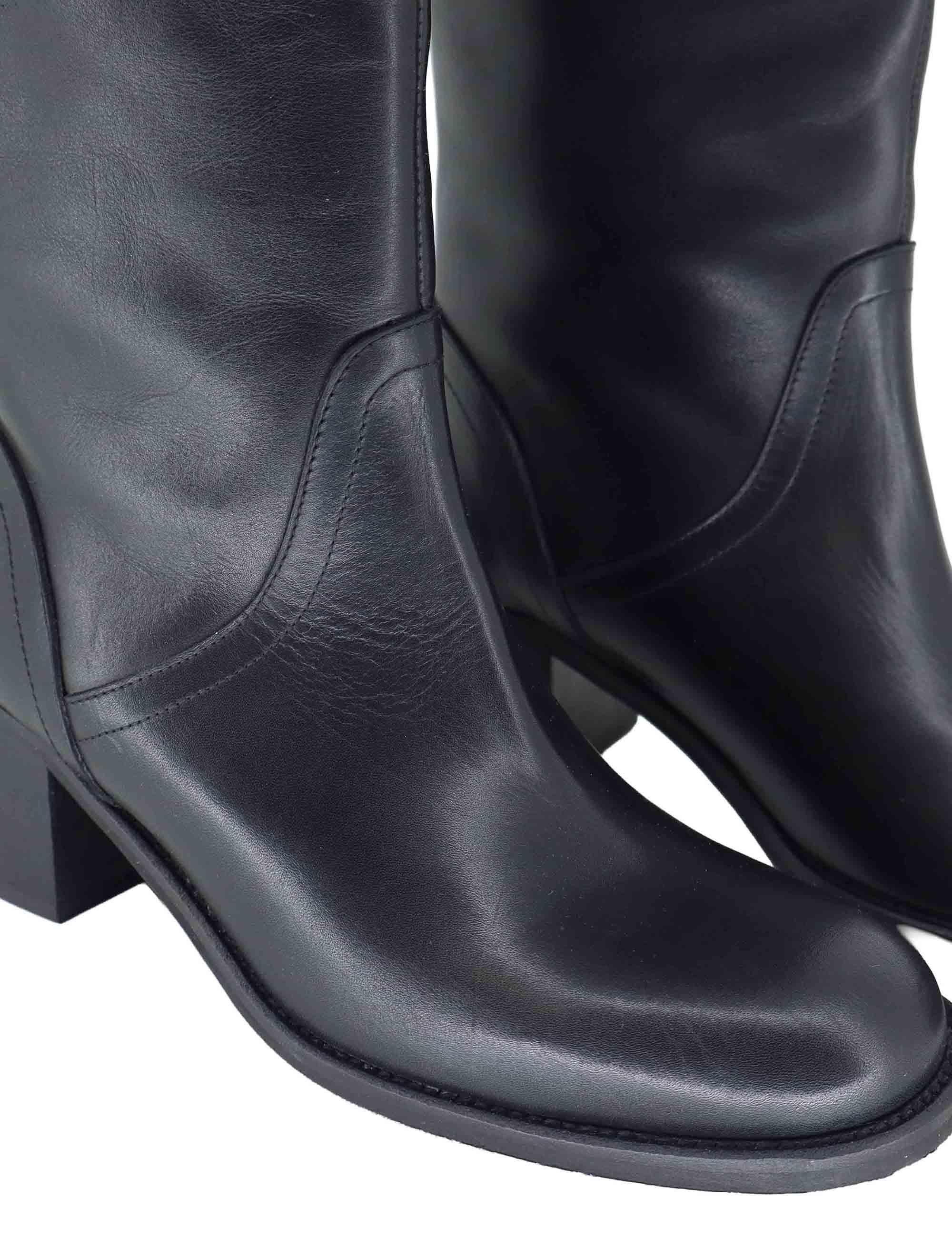 Stivali donna a tubo in pelle nera con tacco medio D306 001 Les Venues 