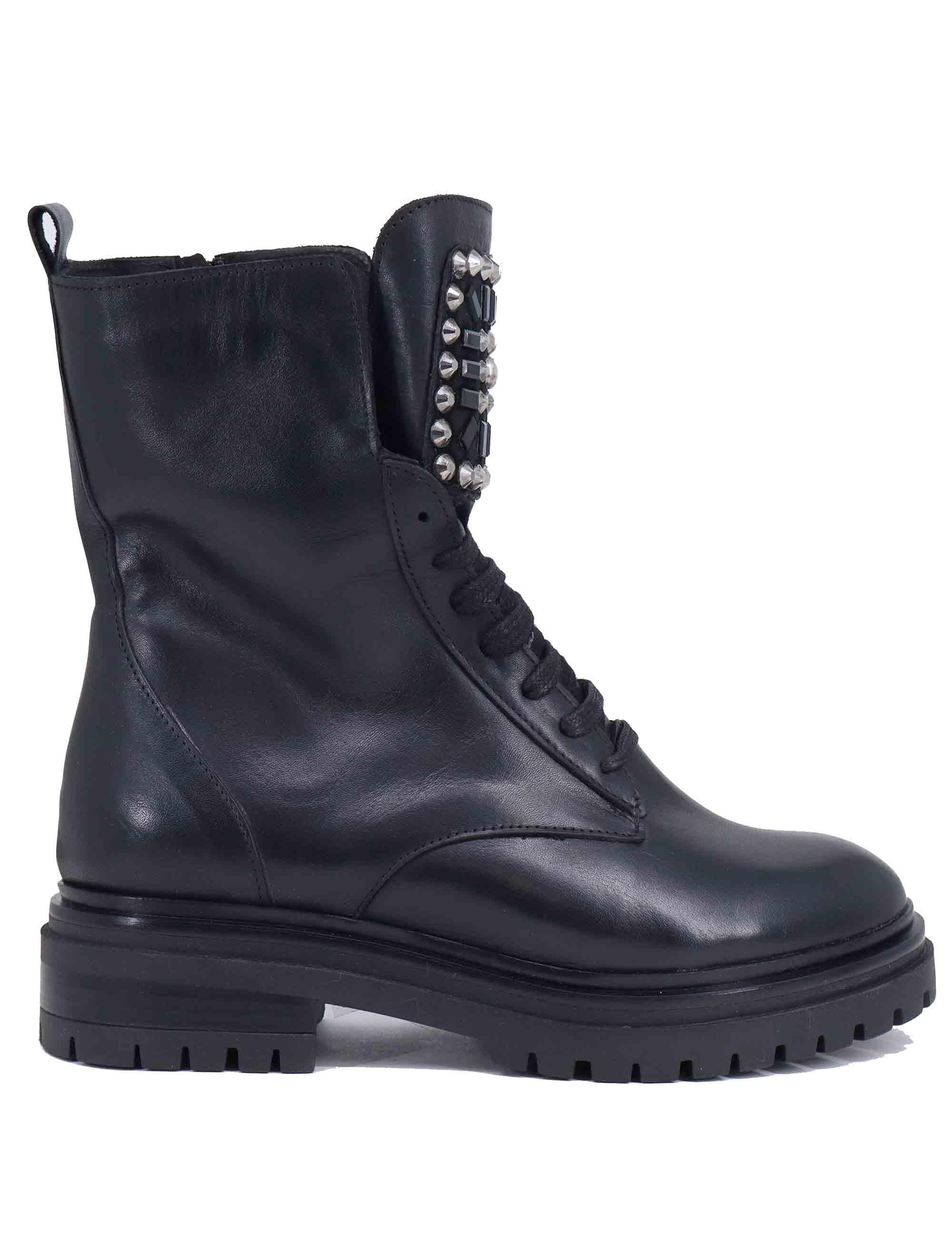 Anfibi donna in pelle nera con accessori SPTRPR93 001 Spatarella 