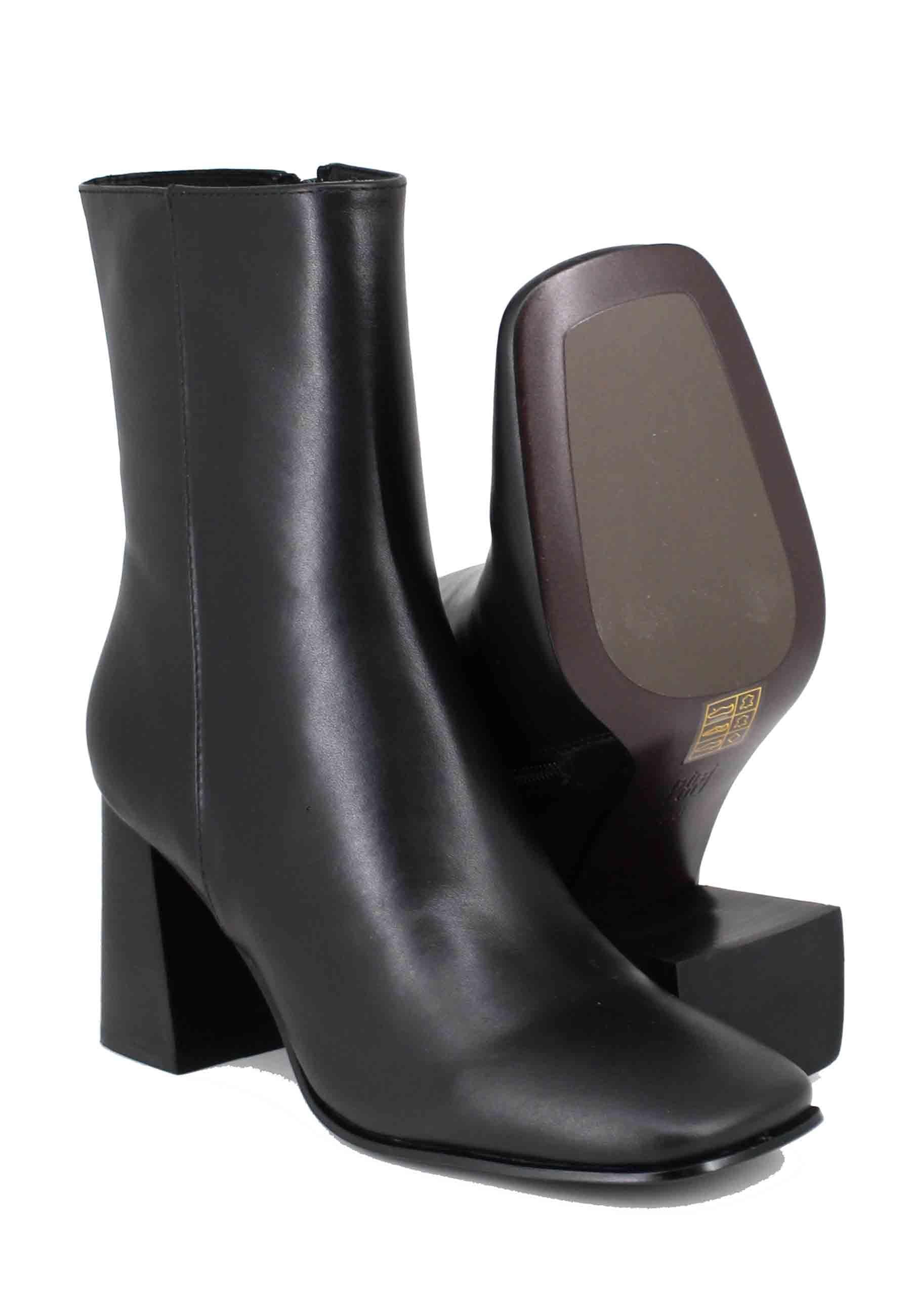 Stivaletti donna in pelle nera con tacco alto e punta quadra 556T10VK 001 Bibi Lou 