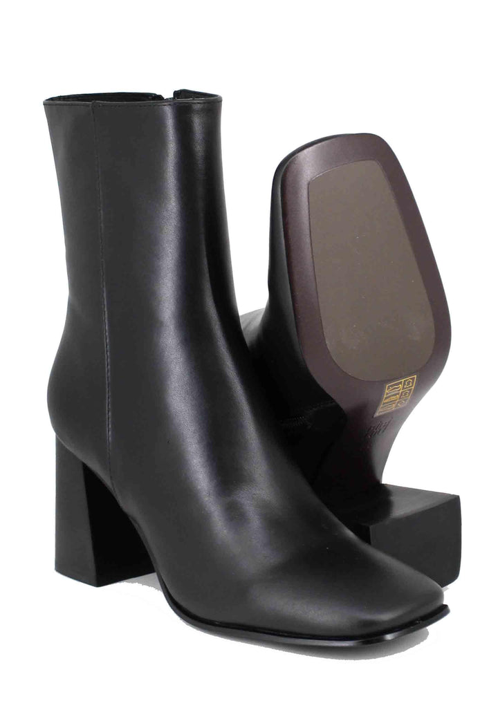 Stivaletti donna in pelle nera con tacco alto e punta quadra 556T10VK 001 Bibi Lou 