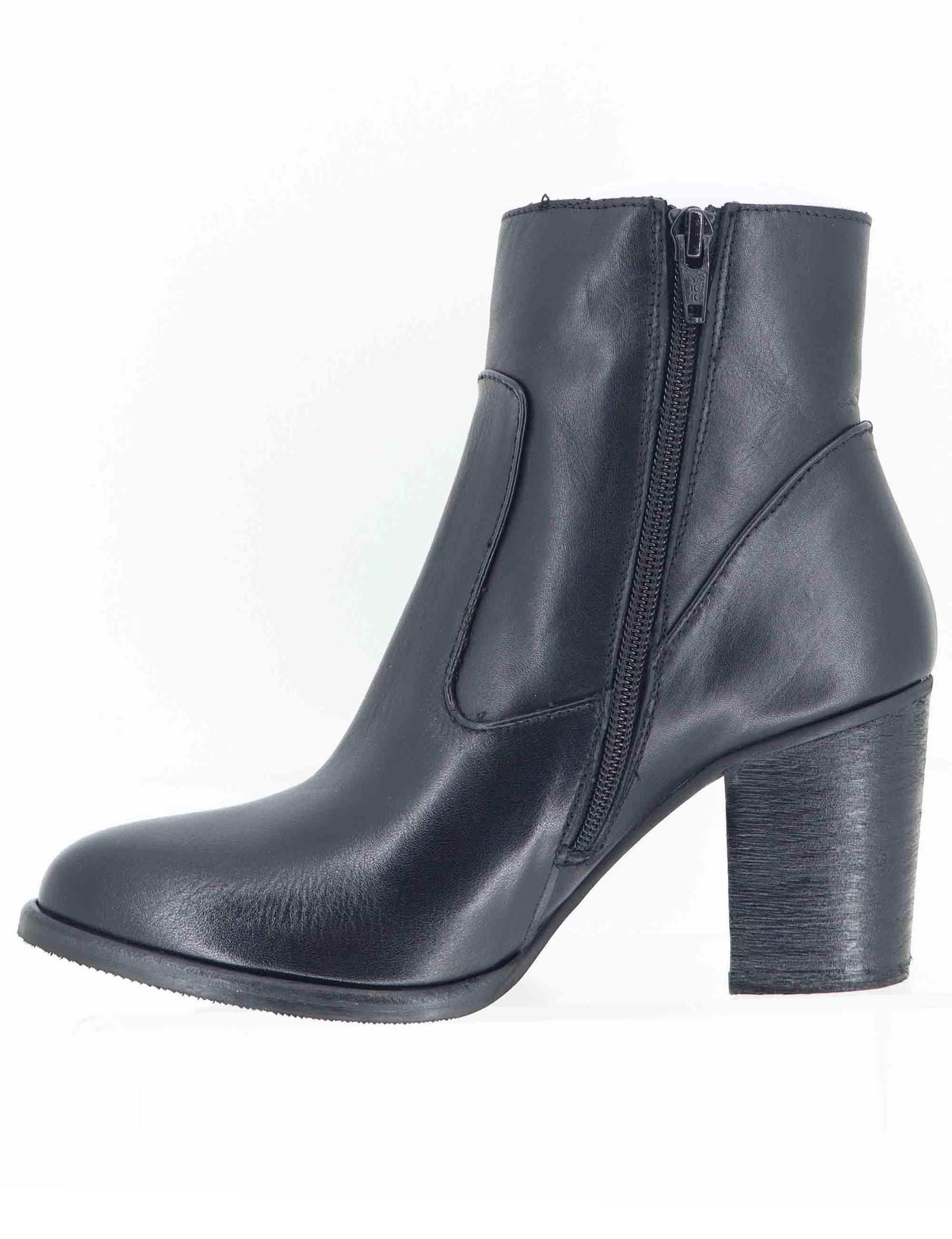 Stivaletti donna in pelle nera con tacco alto 9754SILM 001 Les Venues 