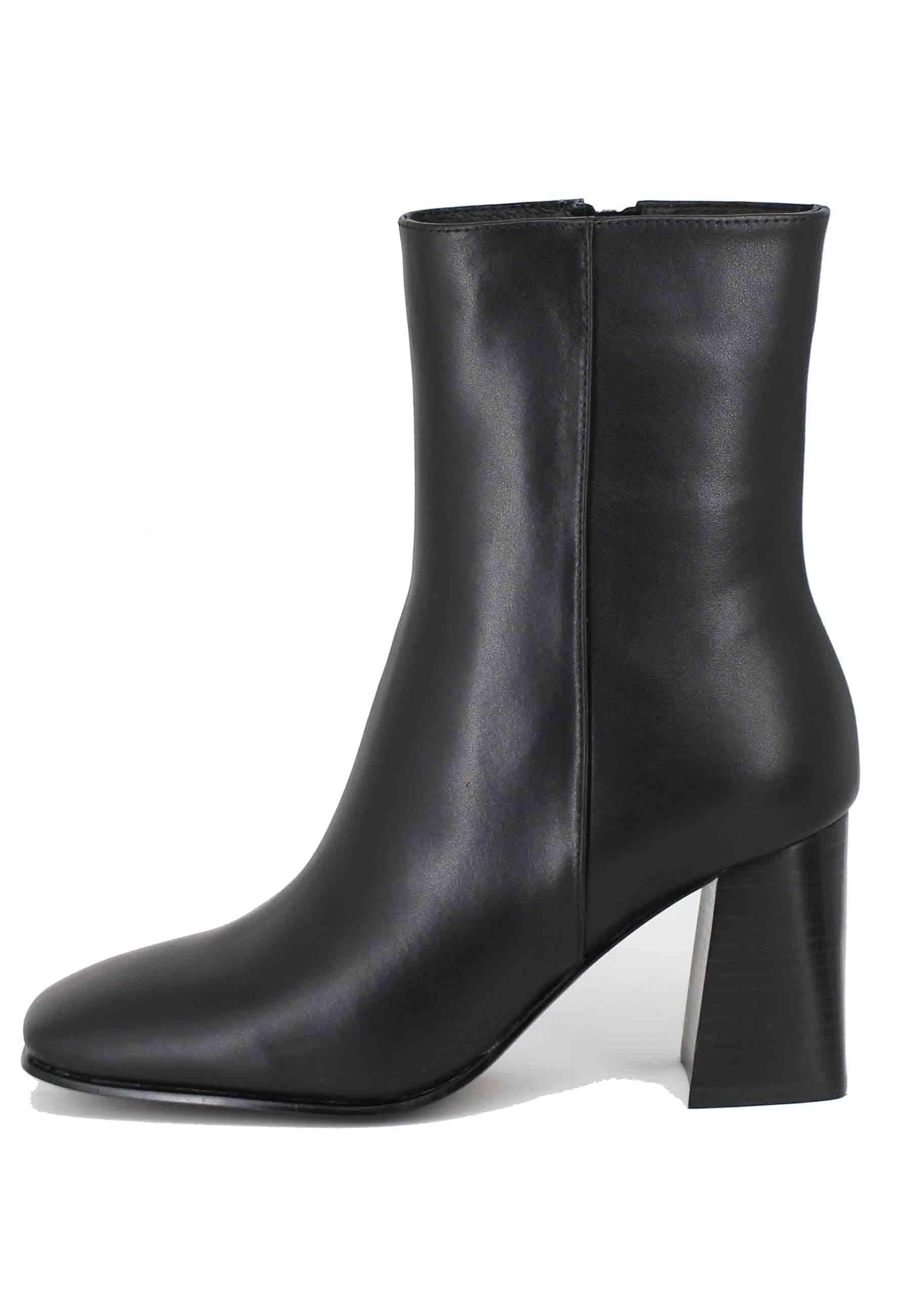 Stivaletti donna in pelle nera con tacco alto e punta quadra 556T10VK 001 Bibi Lou 