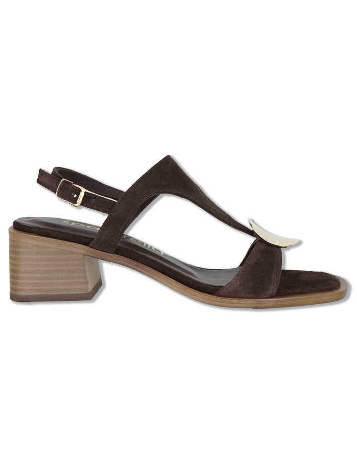 Sandali donna in camoscio marrone con borchia oro cinturino posteriore e tacco medio SP262065 014 Spatarella 