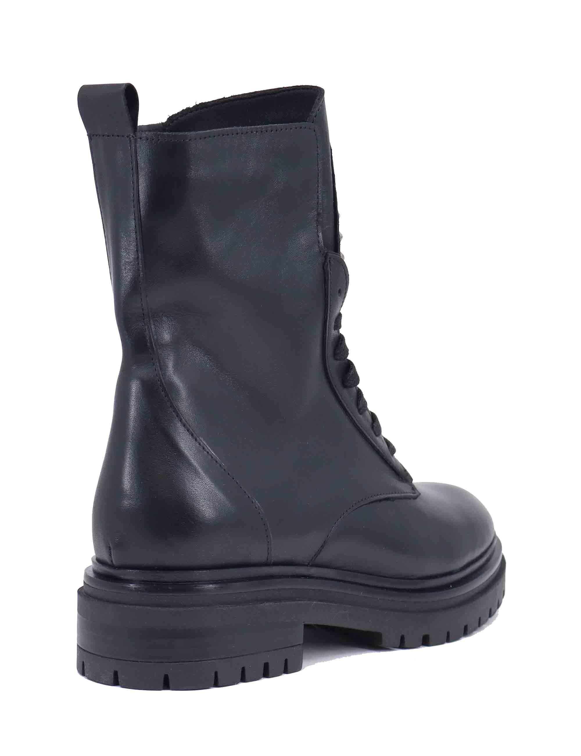 Anfibi donna in pelle nera con accessori SPTRPR93 001 Spatarella 