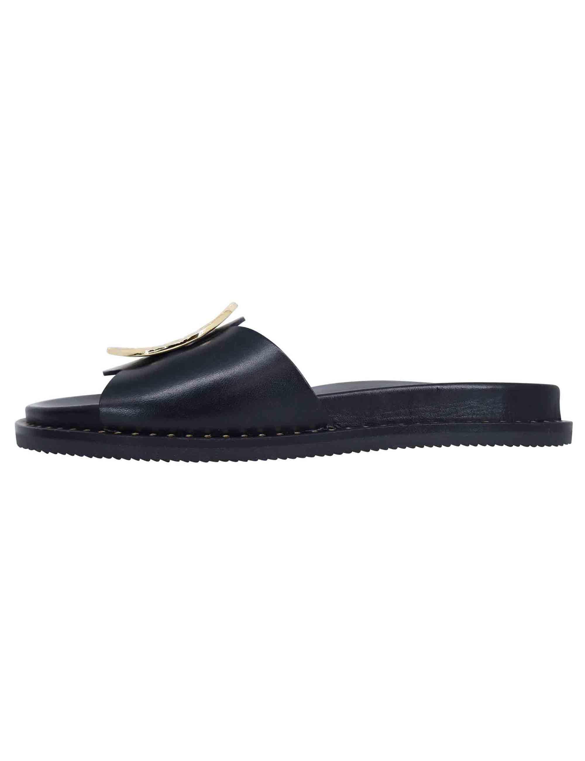 Sandali donna flat in pelle nera con fussbett e fibbia in oro K652 001 Kotris 