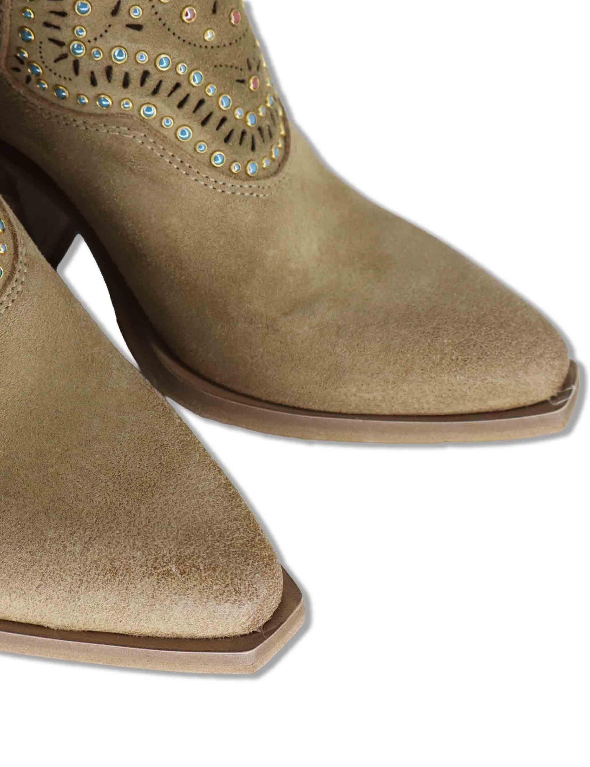 Stivaletti texani donna in camoscio taupe con borchie e tacco alto SPXD2403 029 Spatarella 