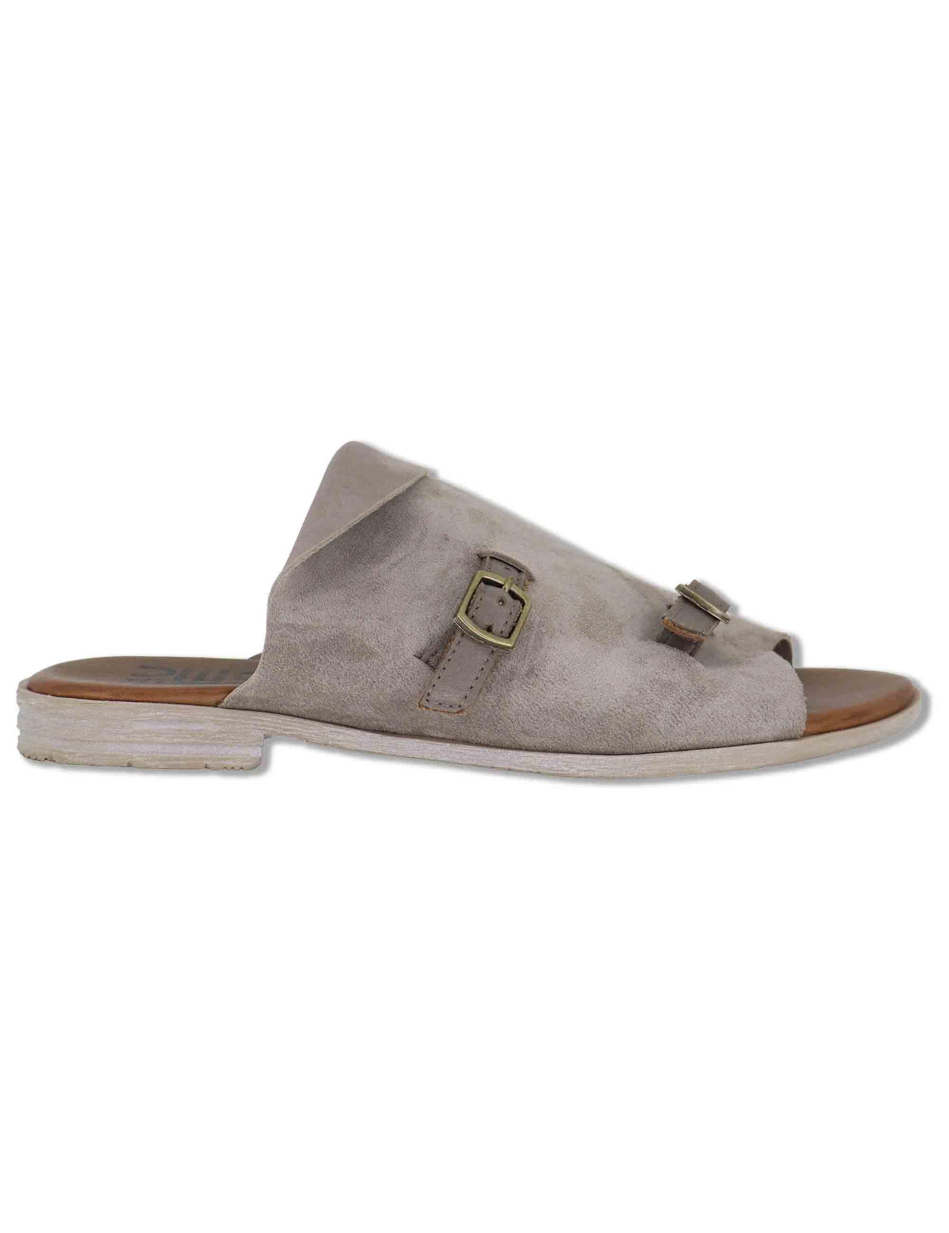 Sandali bassi donna in camoscio taupe con cinturini in pelle WG2207 40936 Bueno 