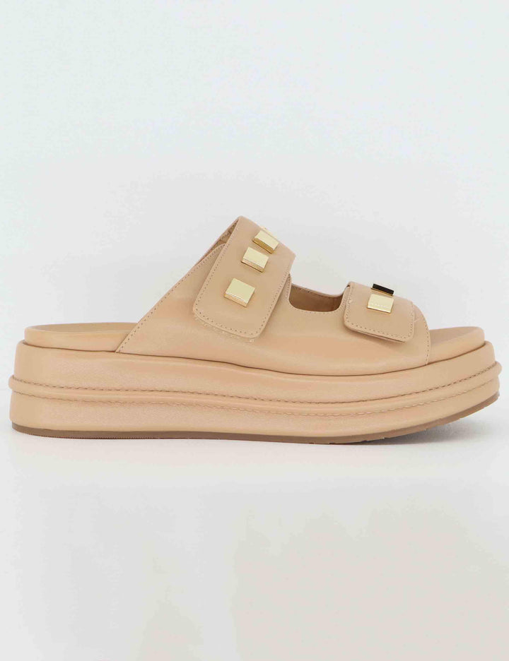 Sandali donna in pelle beige con borchie e zeppa bassa BL4704X 017G Bruno Premi 