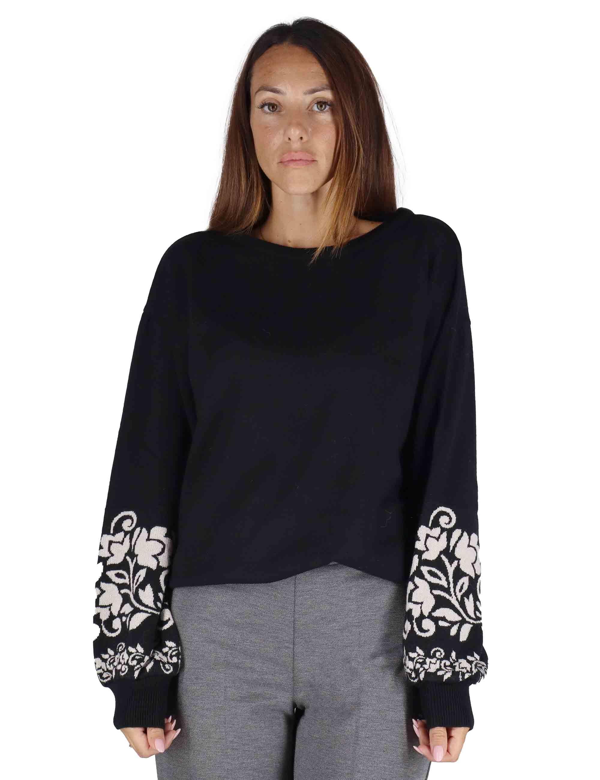 Maglioni donna slim in lana nera con manica a sbuffo e ricami JABMF0025-G062 9999 Justmine 