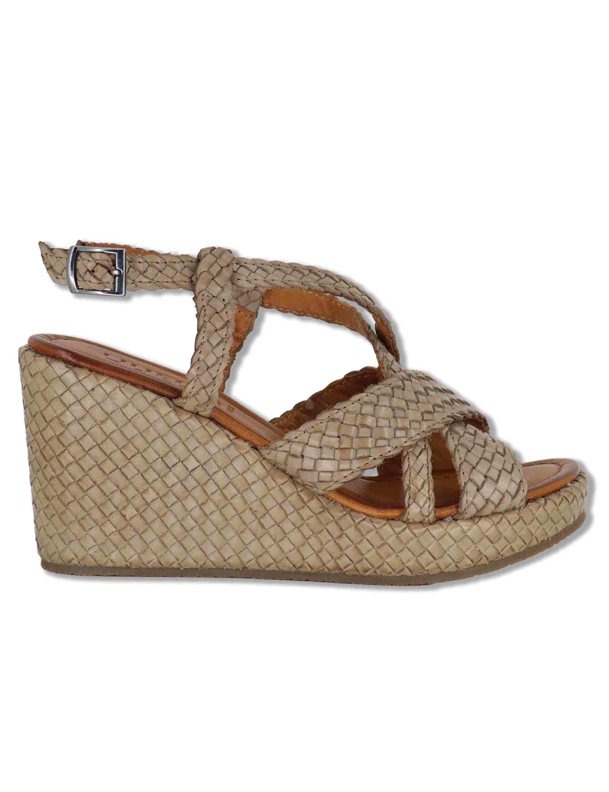Sandali donna slingback in pelle intrecciata taupe con zeppa alta WD319R24 500022 Vueva 