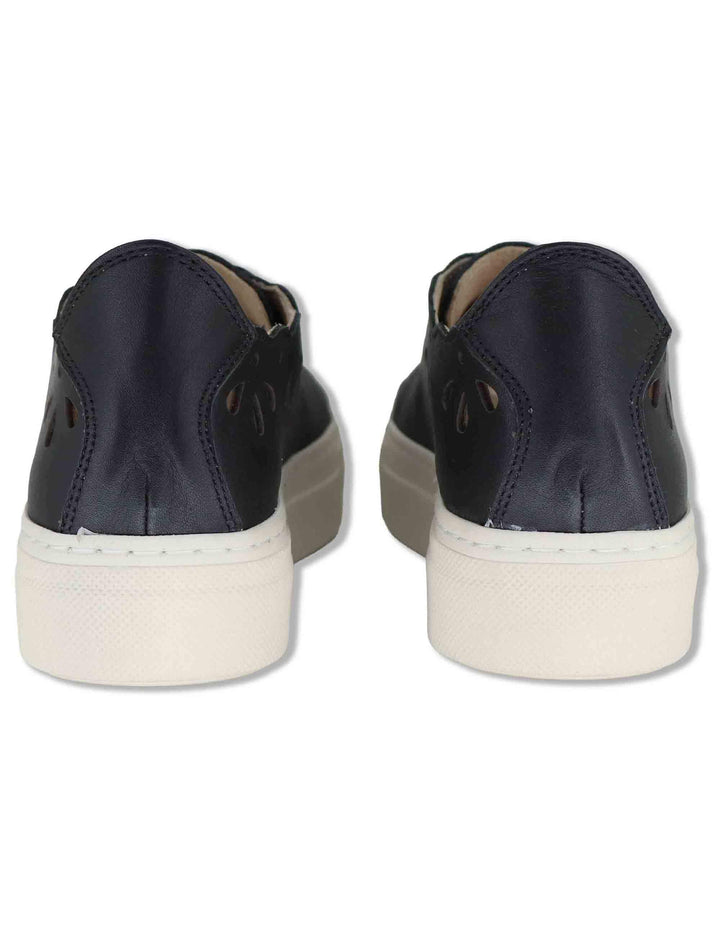 Sneakers donna in pelle nera forate con suola alta in gomma SP600021 001 Spatarella 