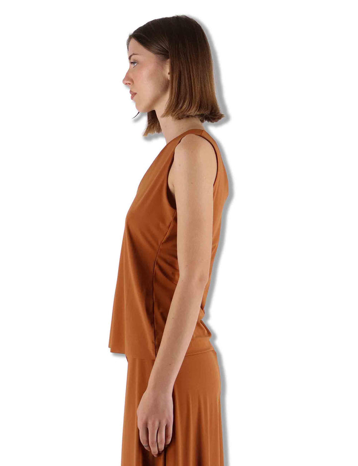 Top donna Soft Jersey in cammello con scollo a V e giromaniche JP556470210 41008 Maliparmi 