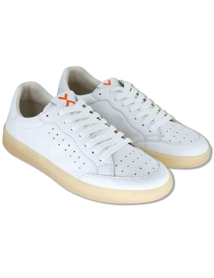 Sneakers uomo in pelle bianca soft con sotto piede morbido MS600R37 500123 Vueva 