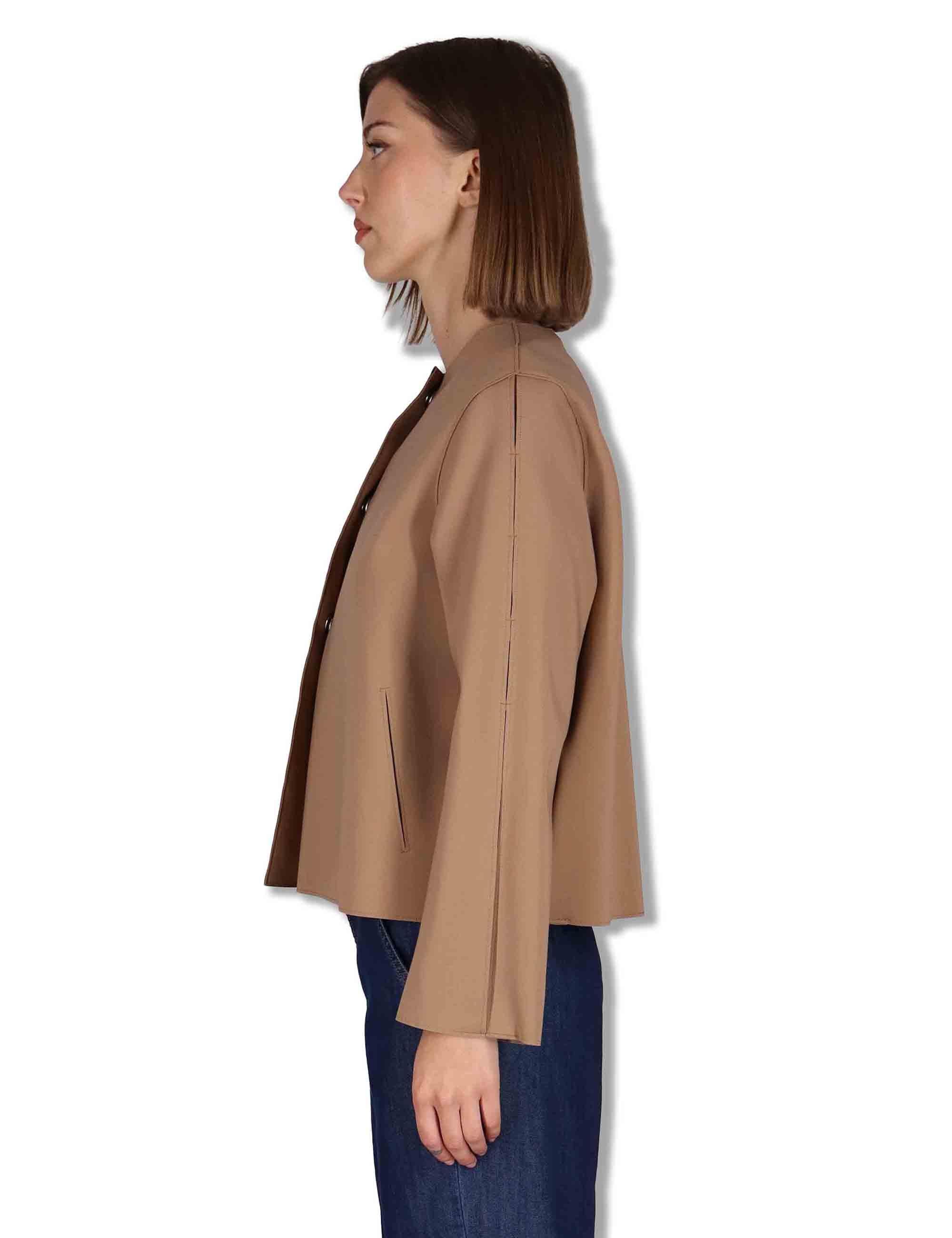 Giubbini donna in tessuto stretch marrone con bottoni a scomparsa 50260008 045 Ewooluzione 