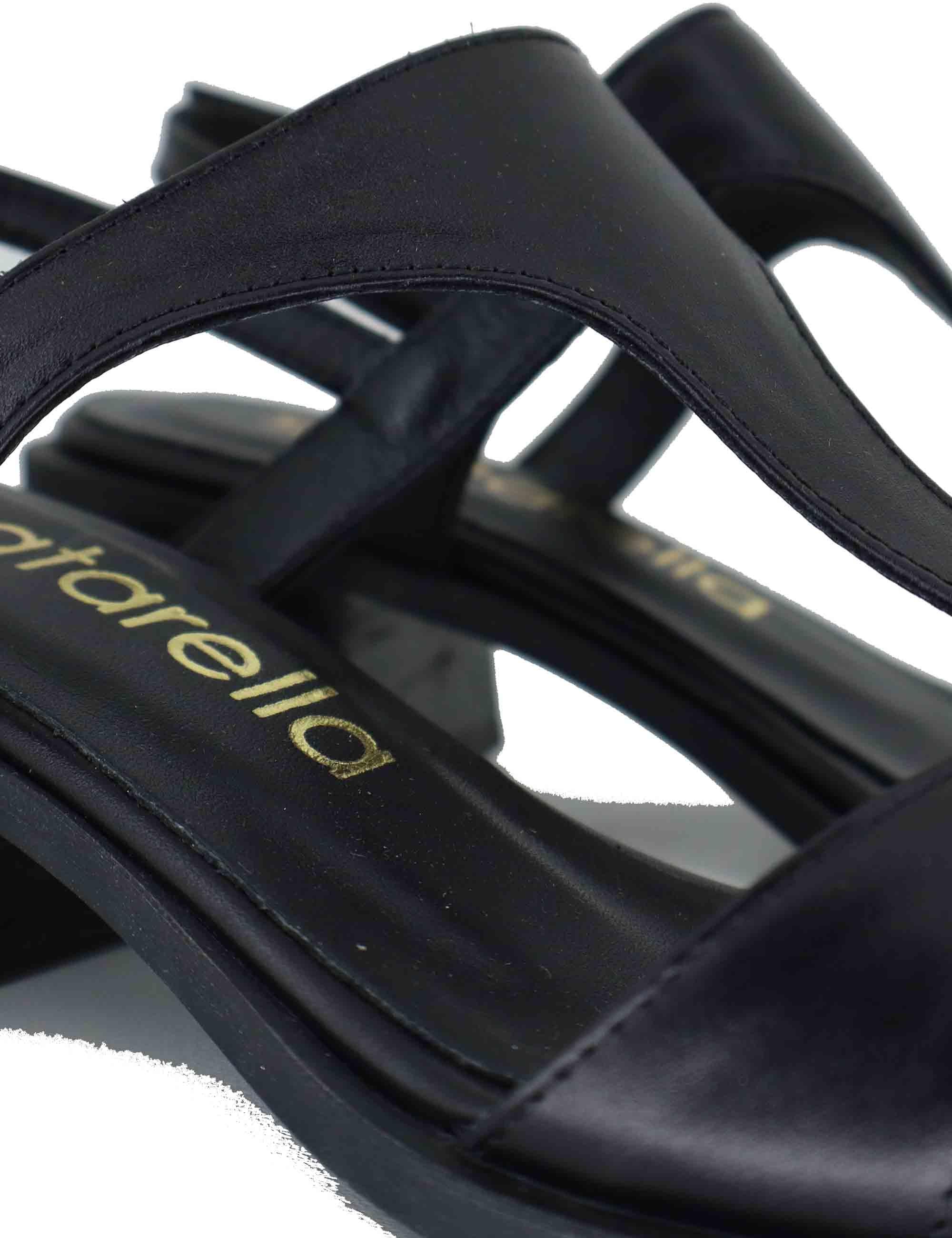 Sandali donna in pelle nera con borchia oro cinturino posteriore e tacco medio SP262065 001 Spatarella 