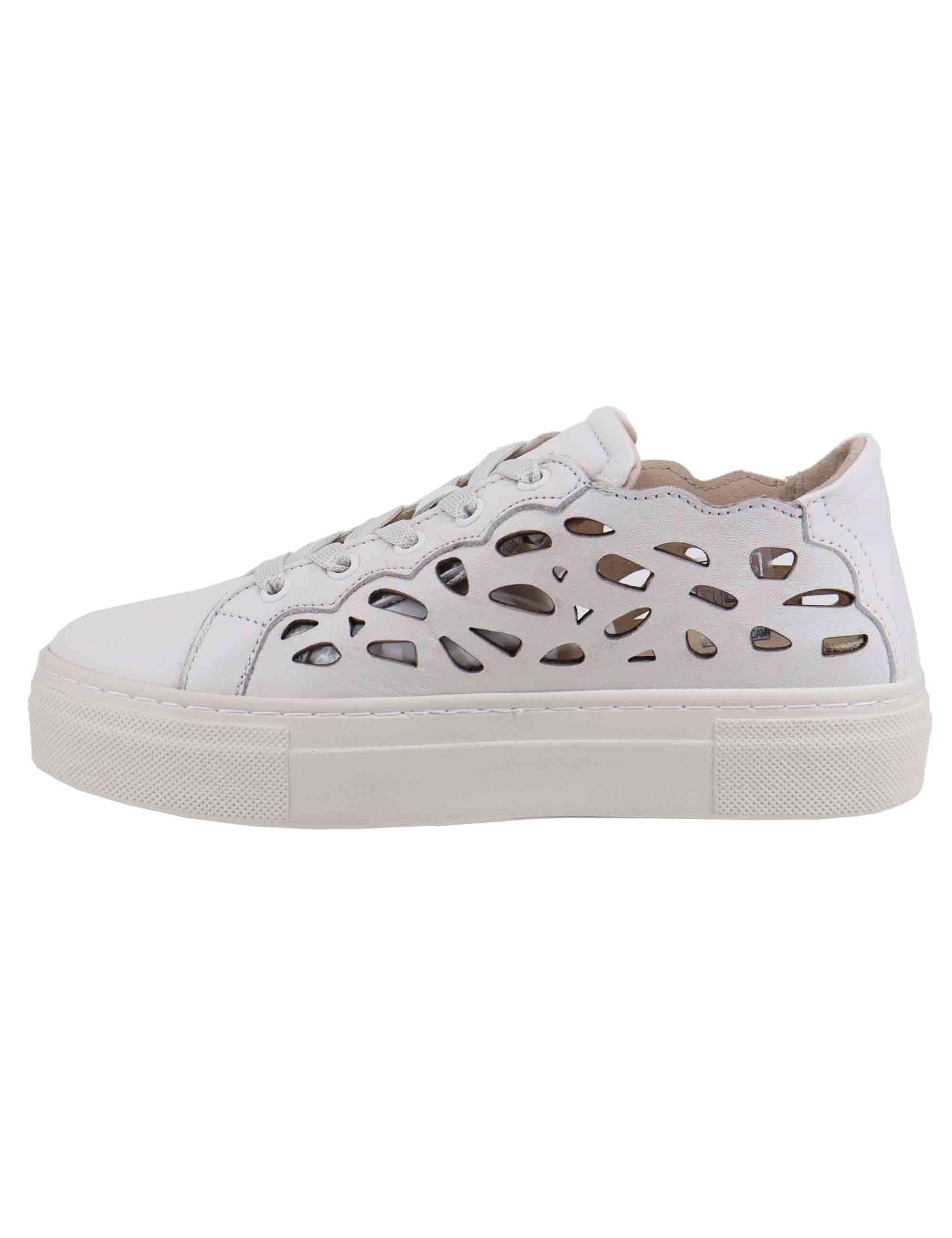 Sneakers donna in pelle laserata bianca SP5714 001 Spatarella 