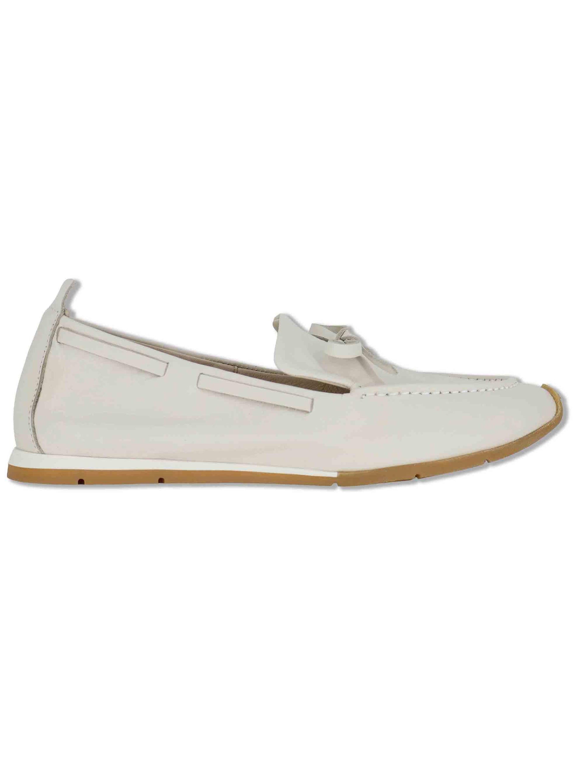 Mocassini donna in pelle avorio con fiocchetti e suola bassa in gomma SP60109 200 Spatarella 