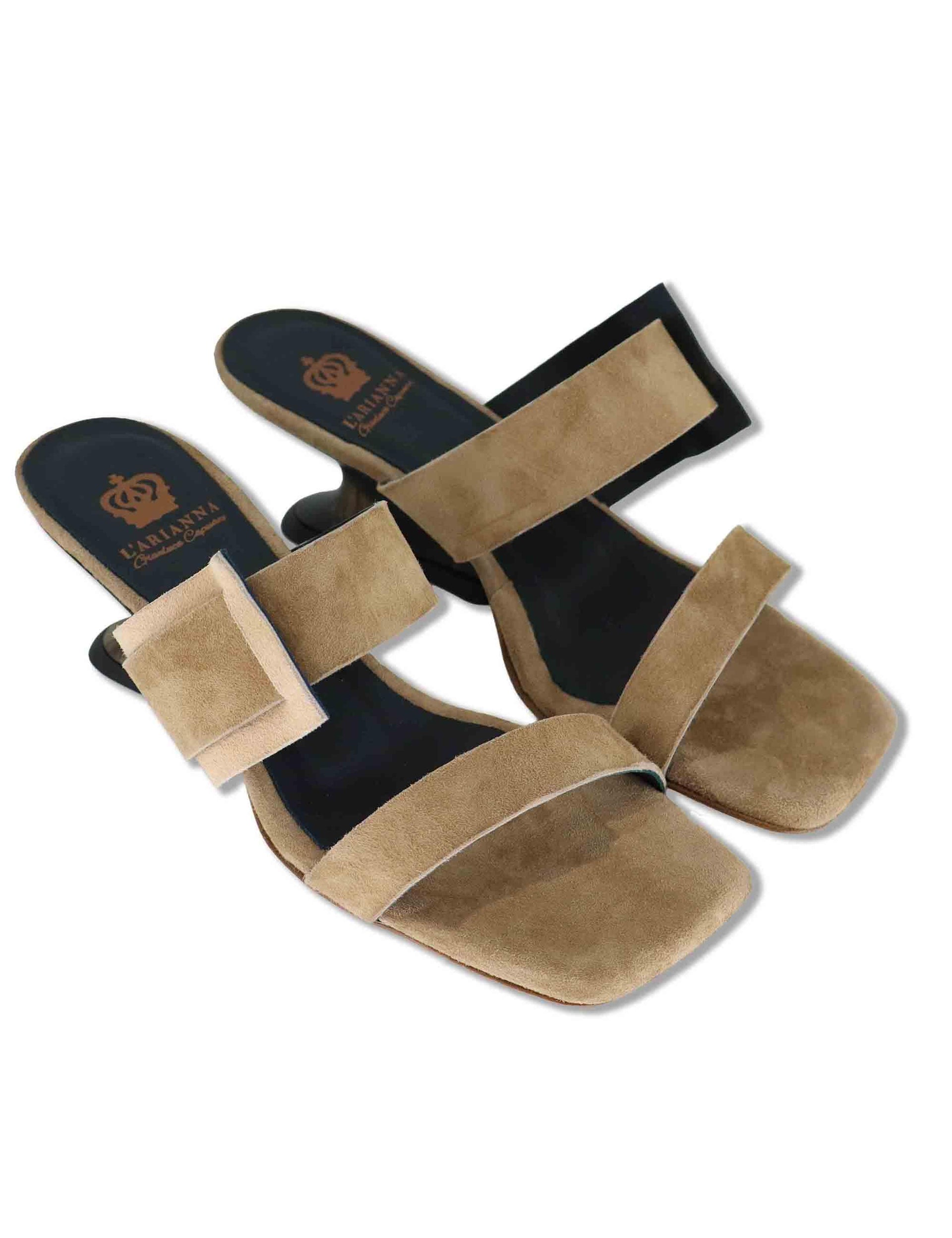 Sandali donna in camoscio taupe con doppia fascia e zeppa bassa DS2679/Z 032 L'Arianna 