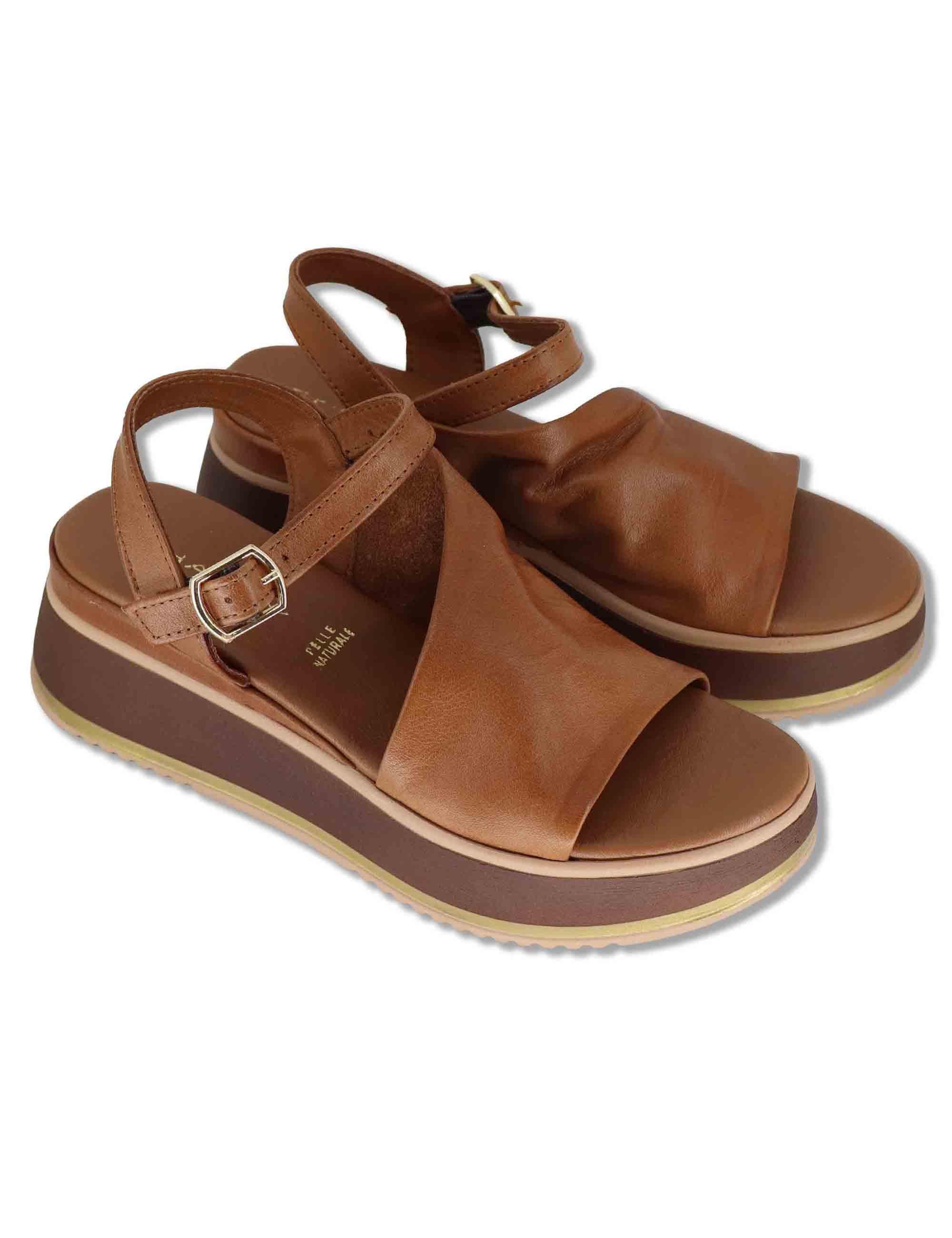 Sandali donna in pelle cuoio con cinturino alla caviglia e zeppa medio SP230935 014 Spatarella 