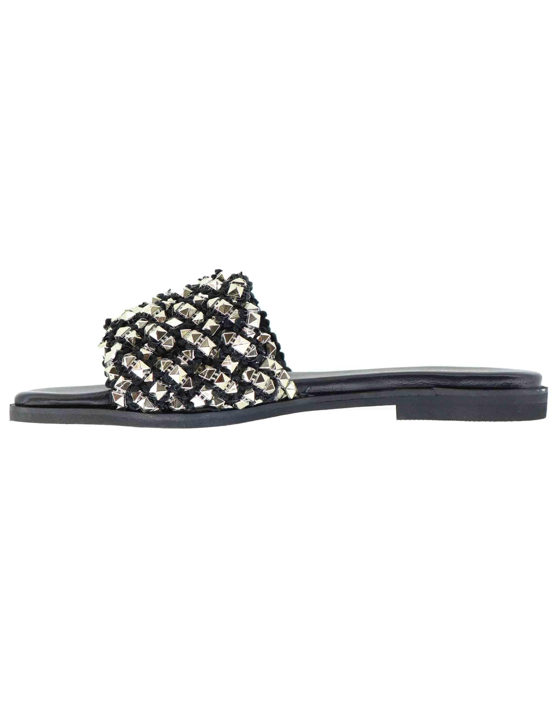 Sandali flat donna in tessuto nero con borchie argento U41009501340 950 Tsakiris Mallas 
