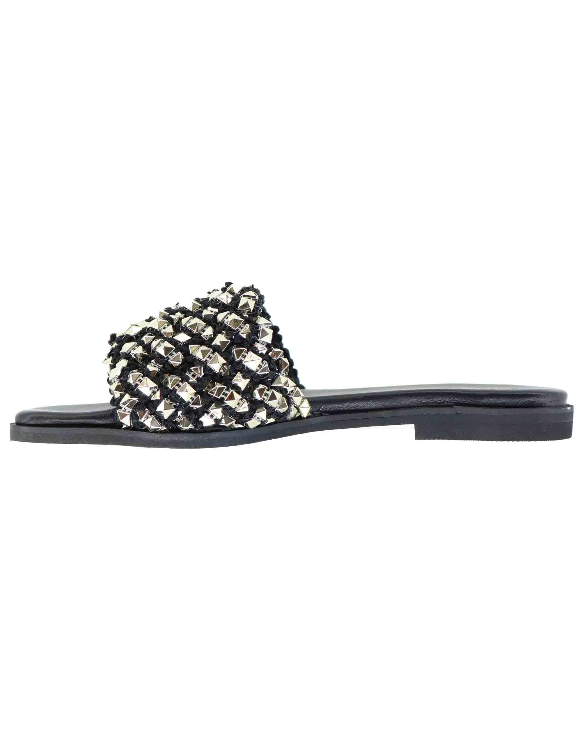 Sandali flat donna in tessuto nero con borchie argento U41009501340 950 Tsakiris Mallas 