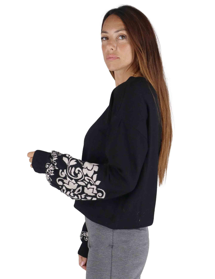 Maglioni donna slim in lana nera con manica a sbuffo e ricami JABMF0025-G062 9999 Justmine 