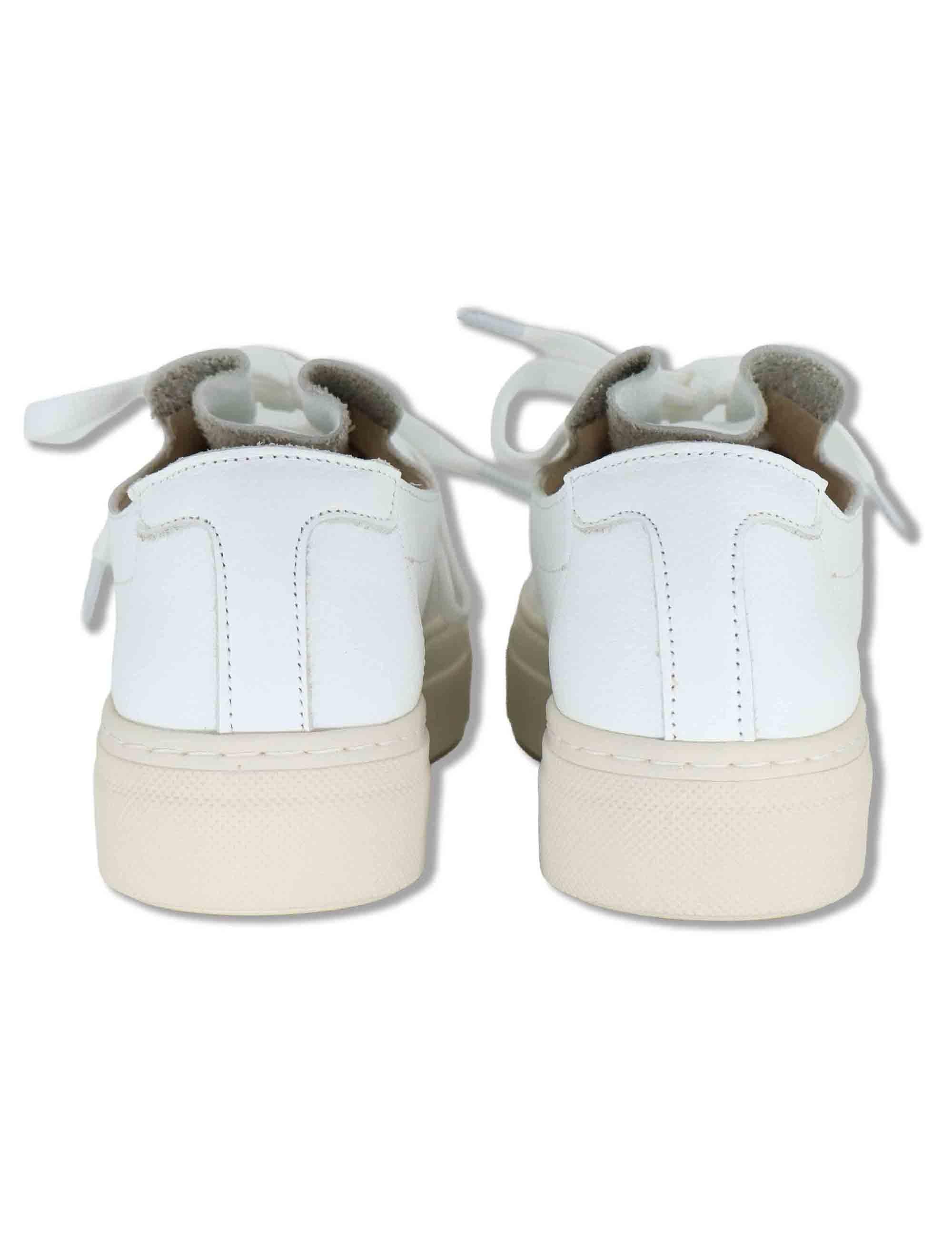 Sneakers donna in pelle bianca con linguetta arricciata e laccio in tulle SP60030 100 Spatarella 