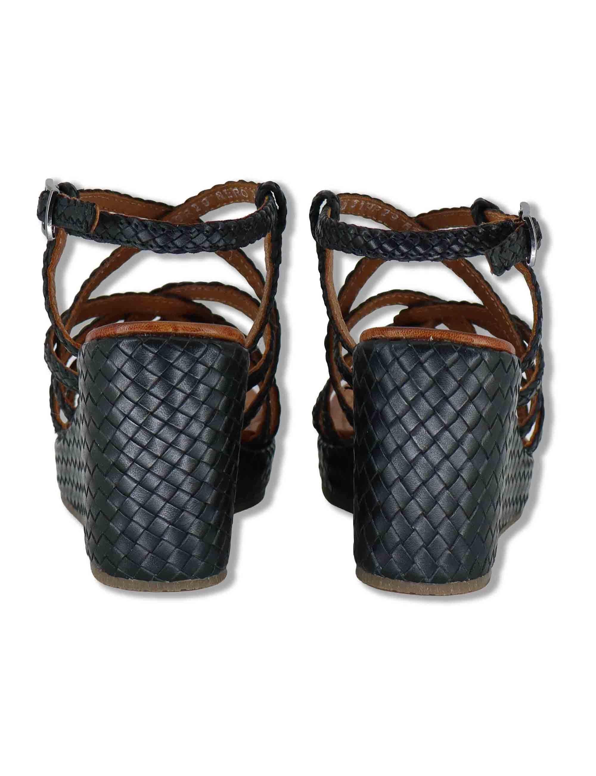 Sandali donna in pelle intrecciata nera con zeppa alta WD319R29 500007 Vueva 