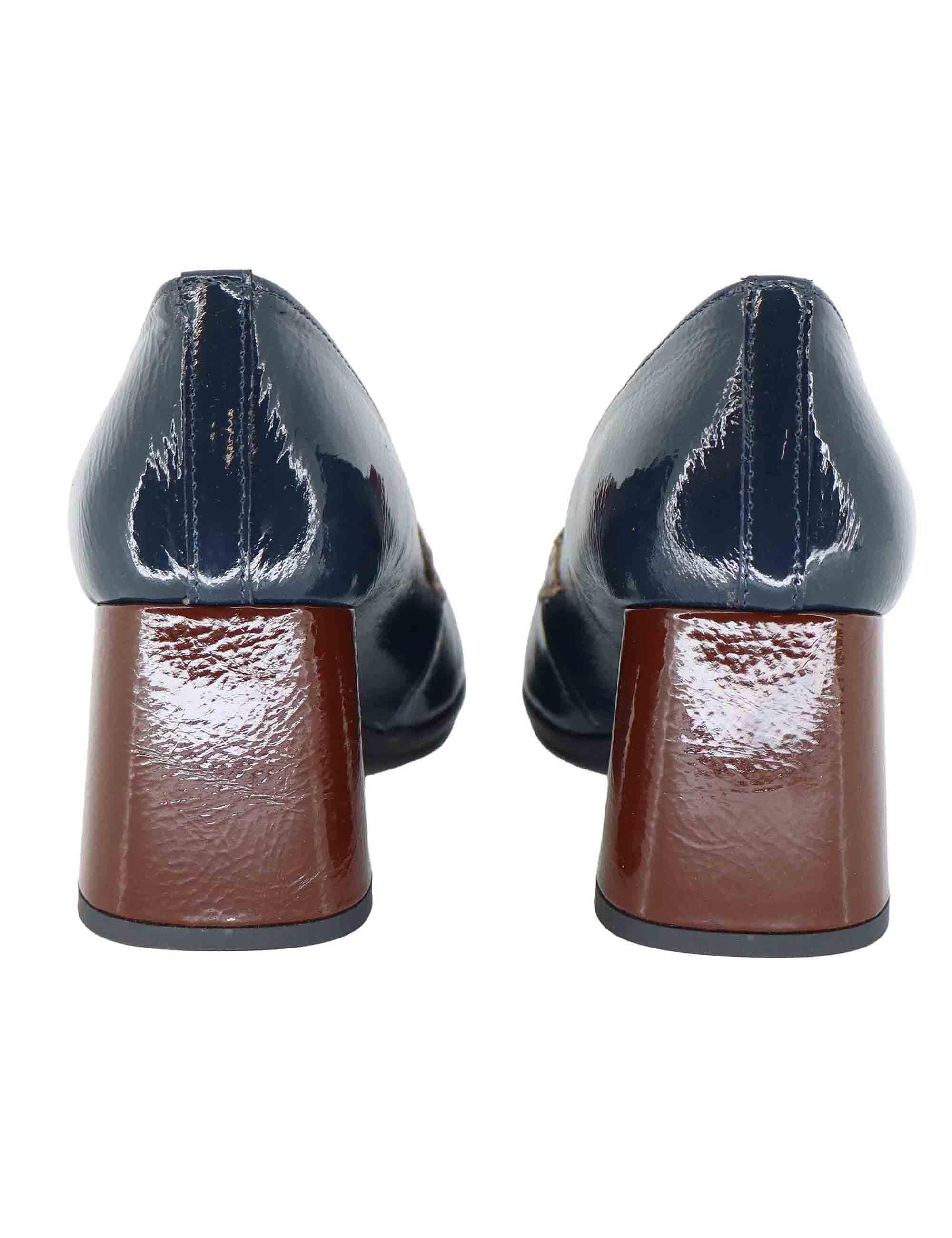 Mocassini donna in vernice blu e bordeaux con tacco medio 5102Z 016 Les Venues 