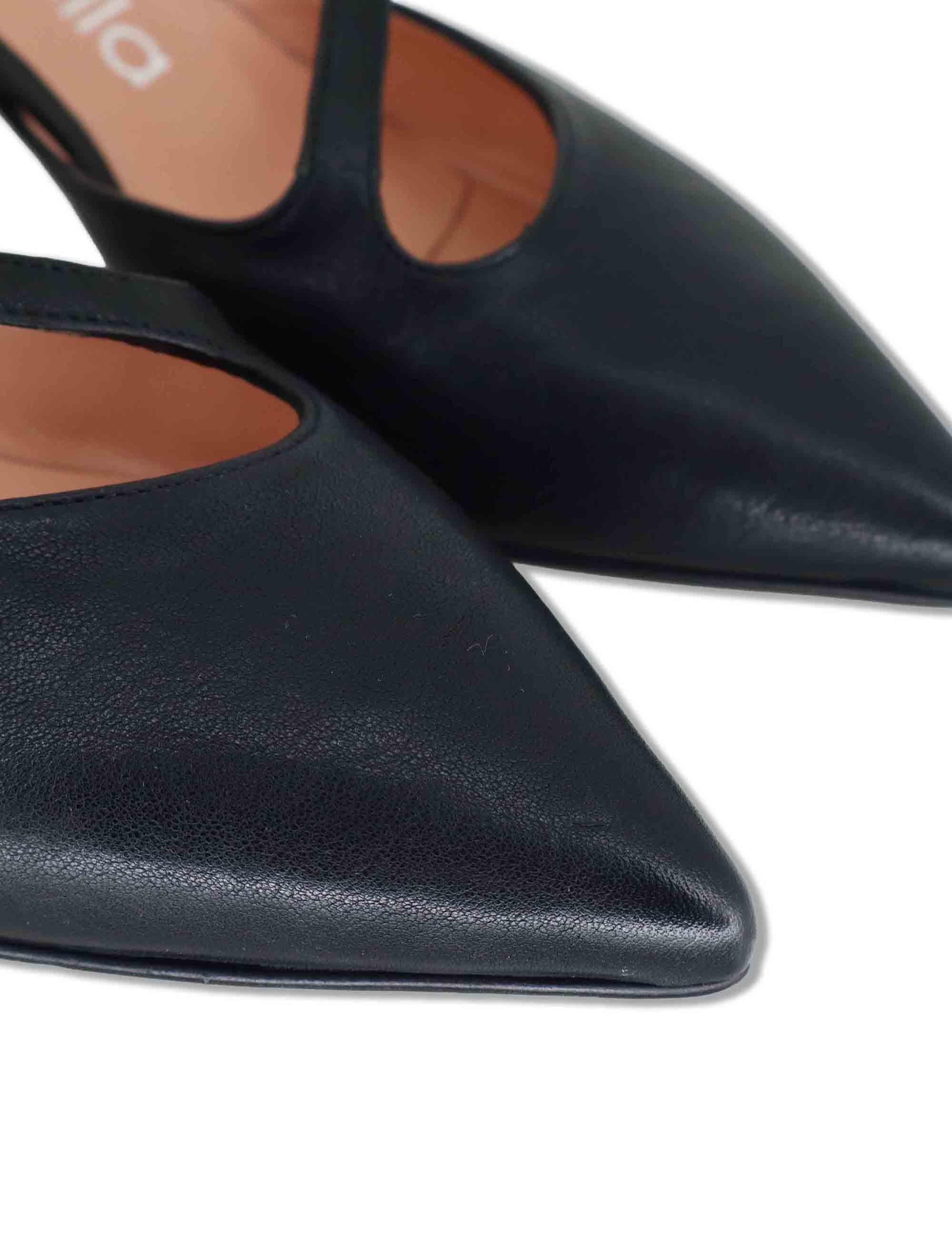 Décolleté slingback donna in pelle nera con cinturino obliquo e tacco 5cm SP2543 001 Spatarella 