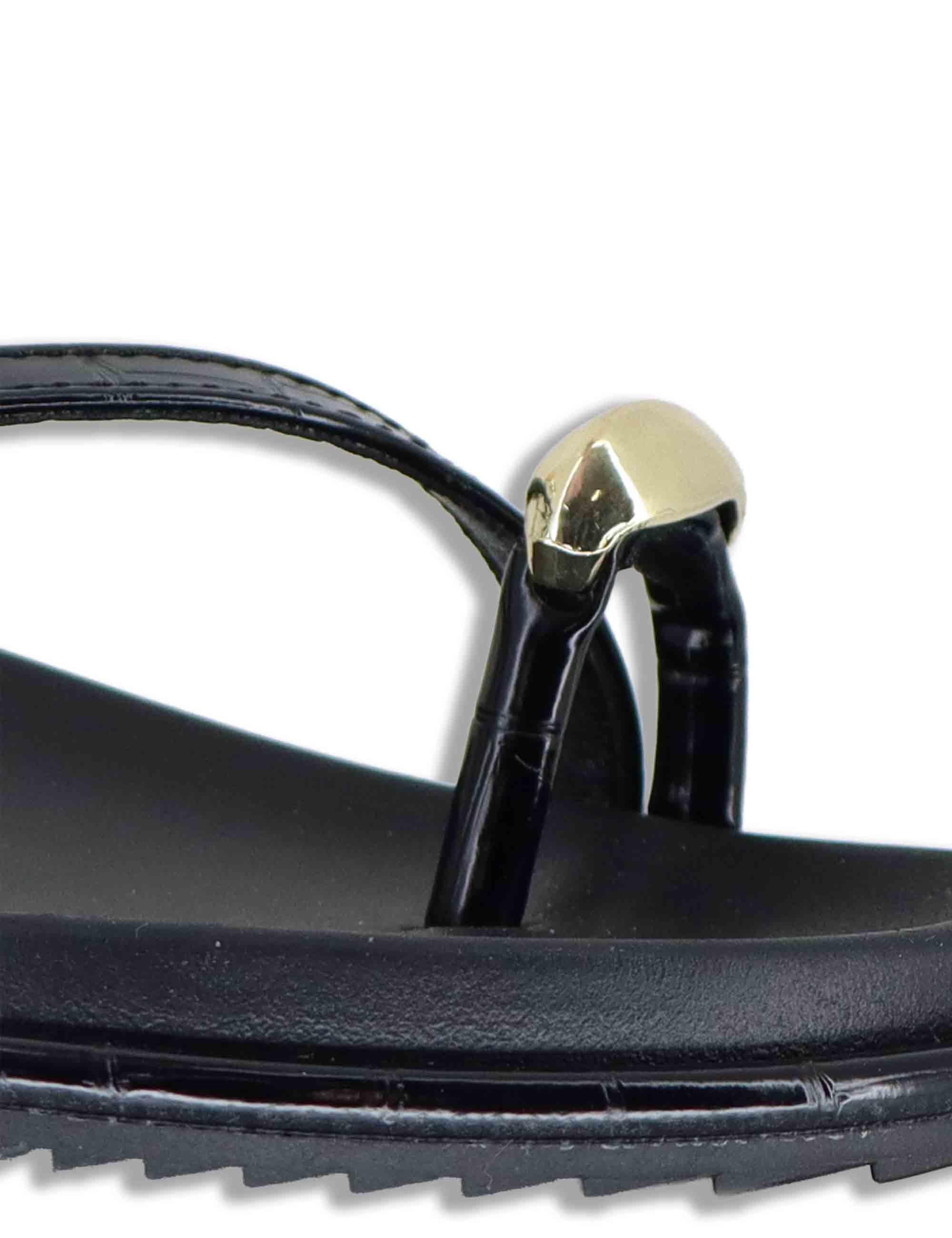 Sandali donna infradito basso in eco pelle nera con anello e bracciale W427A324 1024 Exe 