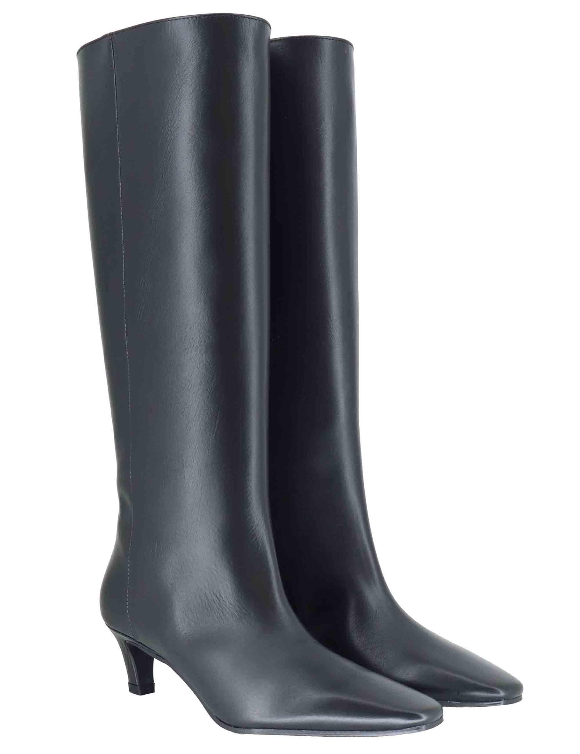 Stivali donna in pelle nera con tacco basso e punta moderna R2916 001 Bianca Di 
