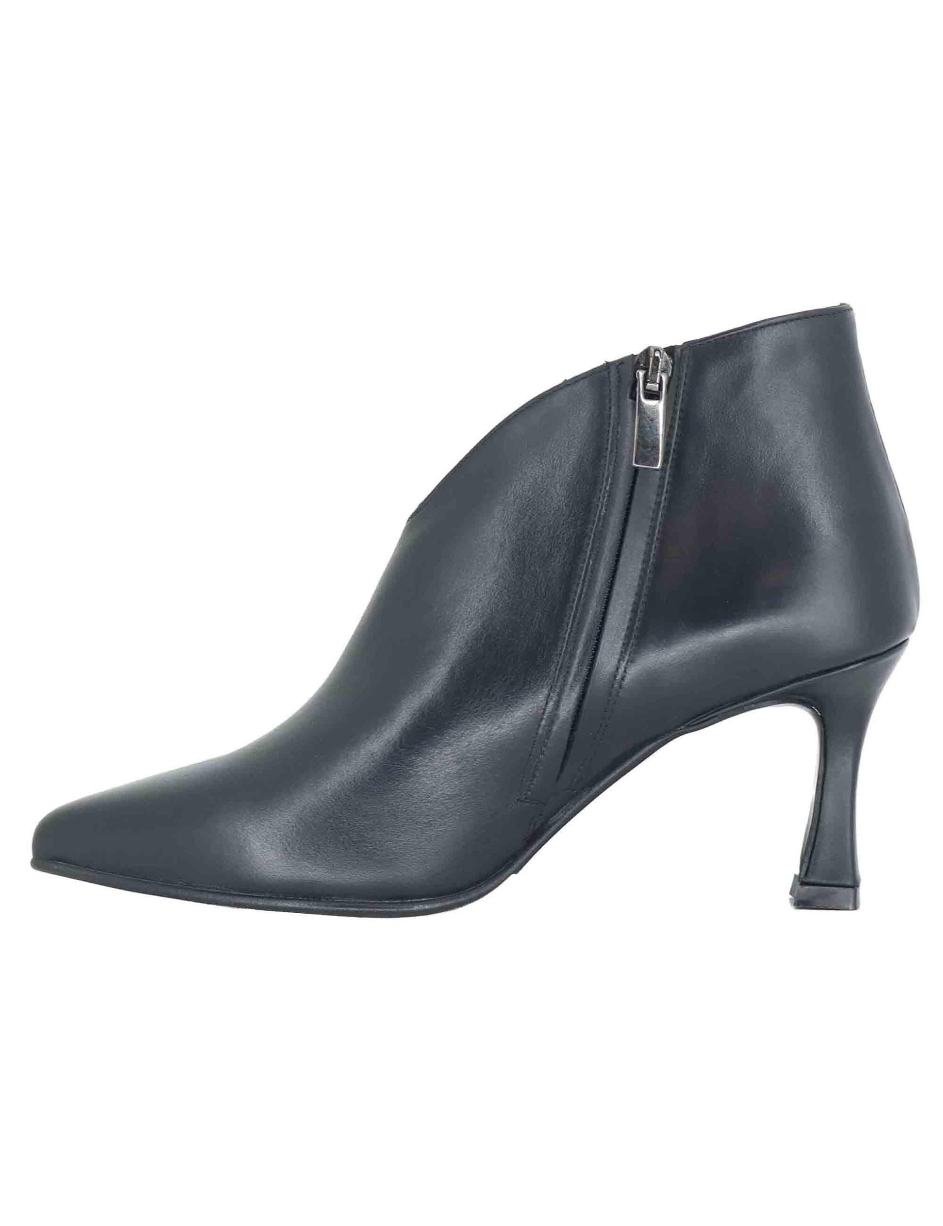 Stivaletti donna in pelle nera con tacco alto e punta a punta OSCAR 11 001 Tattoo 