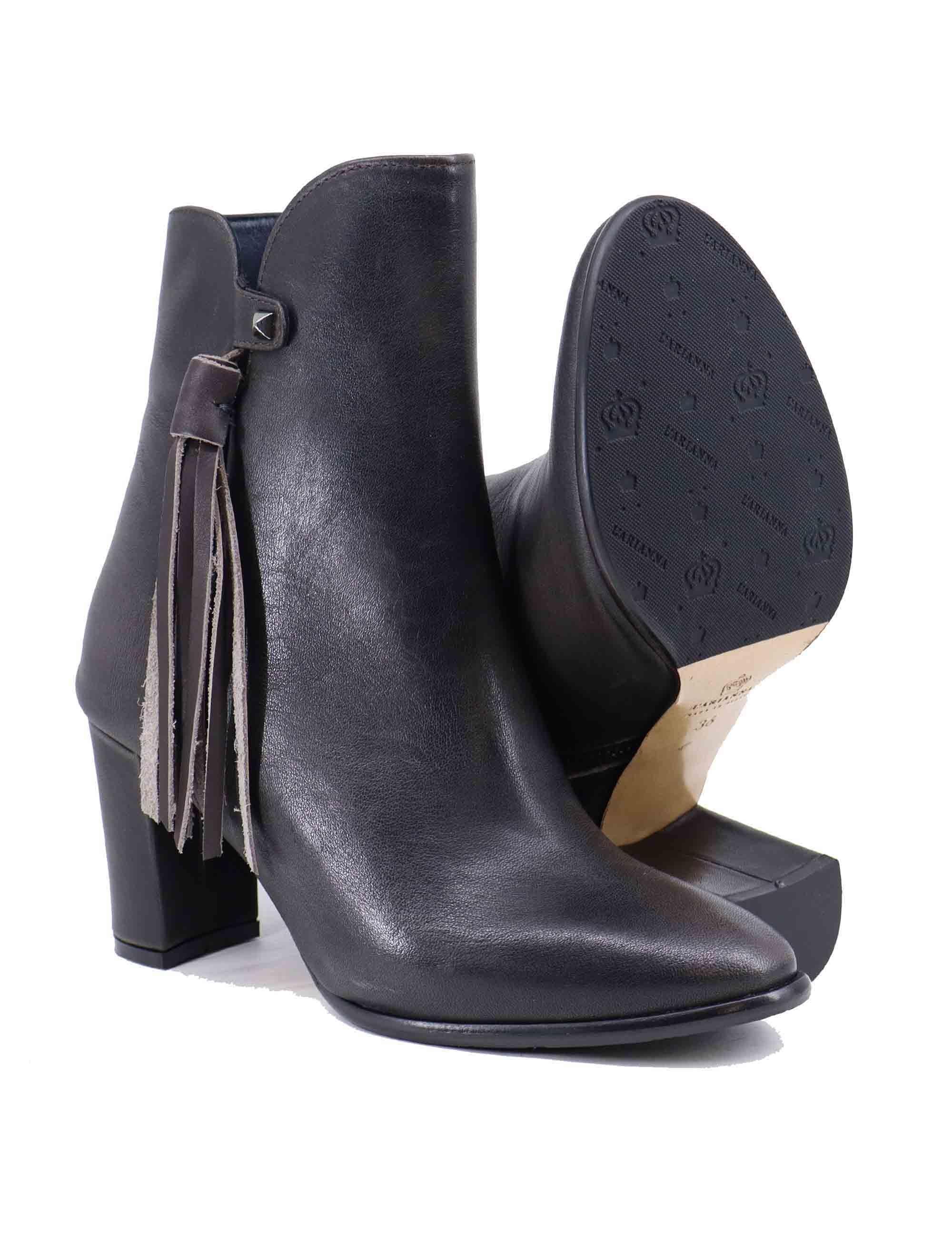 Stivaletti donna in pelle grigia con nappine laterali TR2443/G 029 L'Arianna 