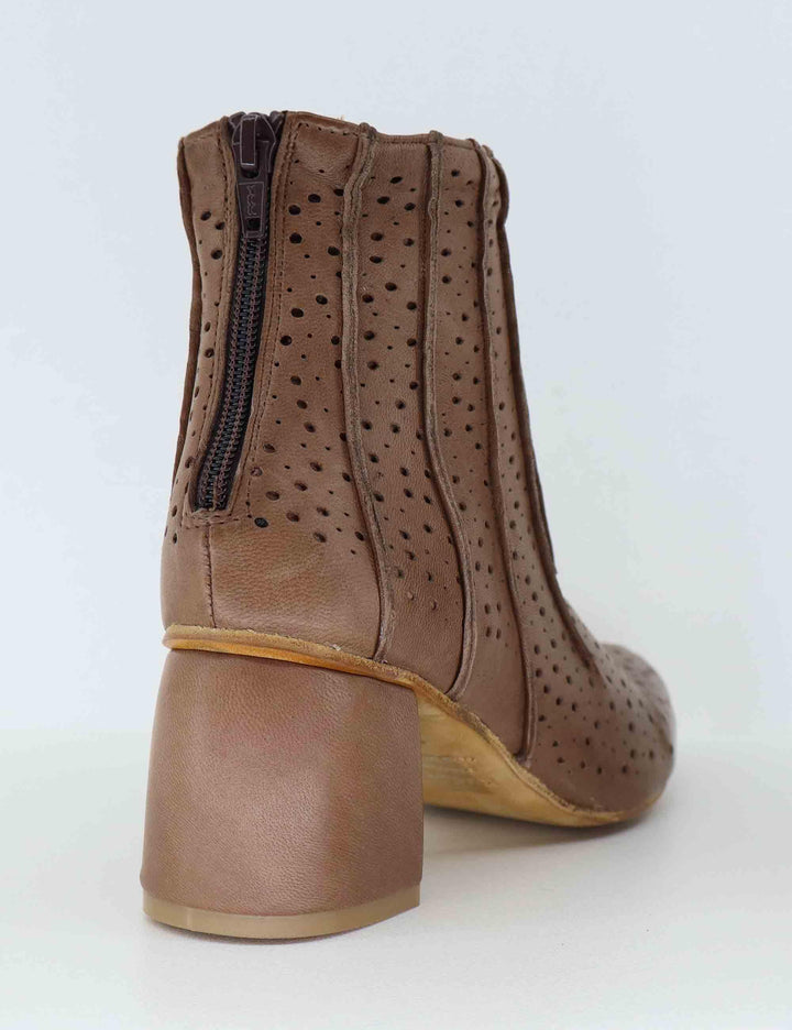 Stivaletti donna in pelle forata taupe con tacco alto 514505 032 Kudetà 