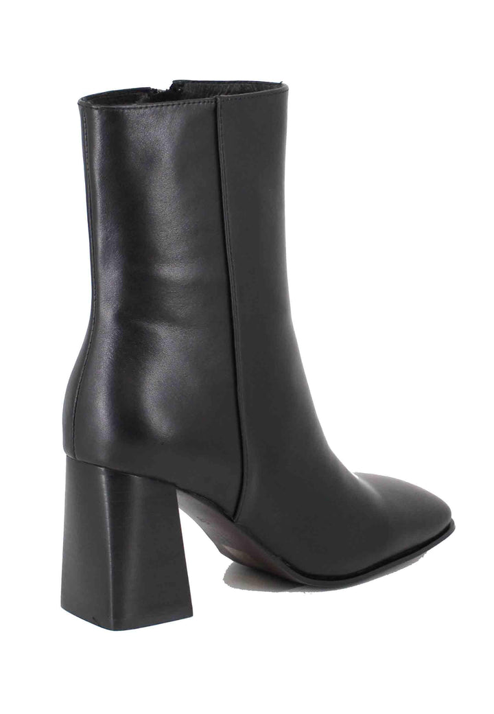 Stivaletti donna in pelle nera con tacco alto e punta quadra 556T10VK 001 Bibi Lou 