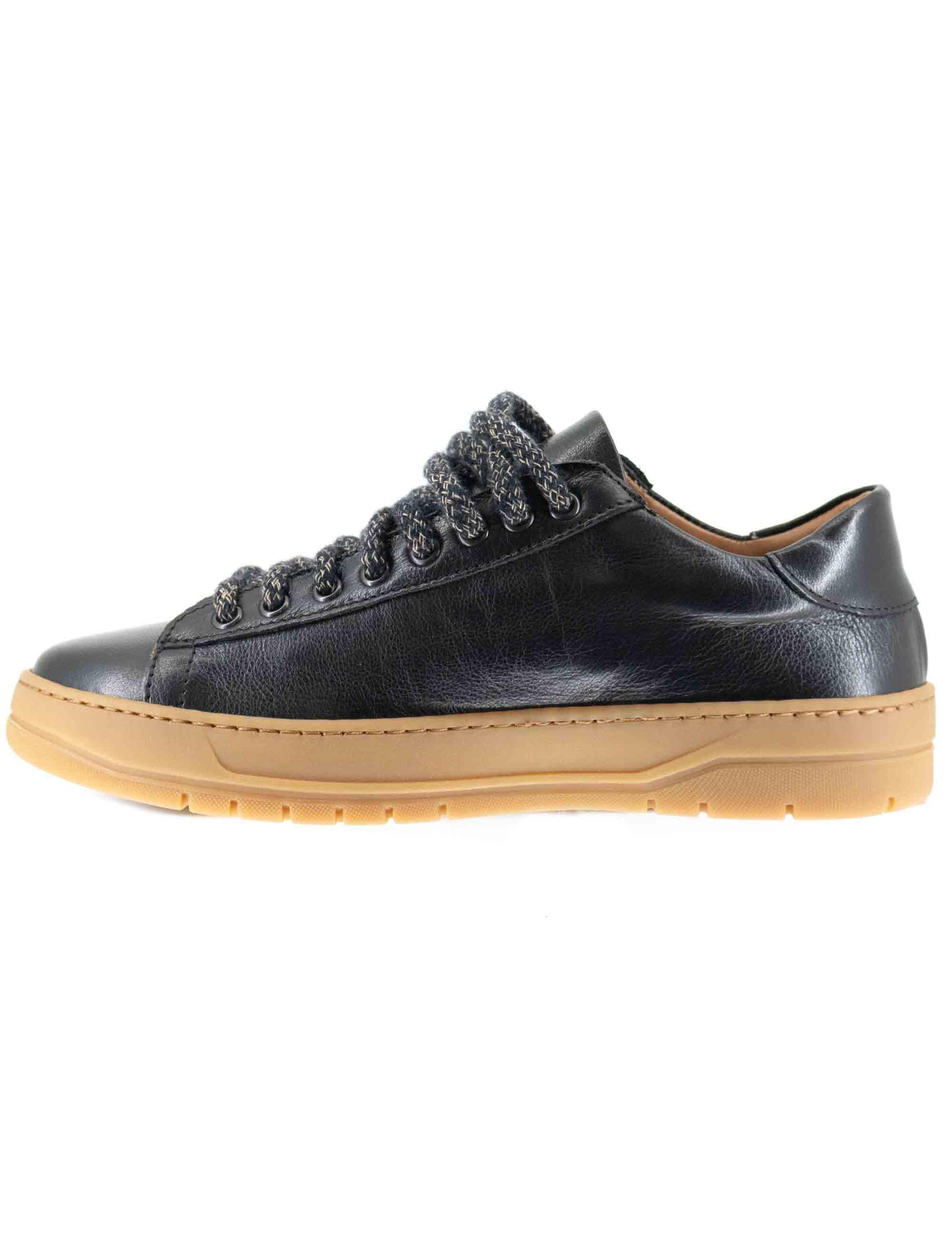 Sneakers uomo in pelle nera con suola in gomma cucita ambra SP0622 001 Spatarella 