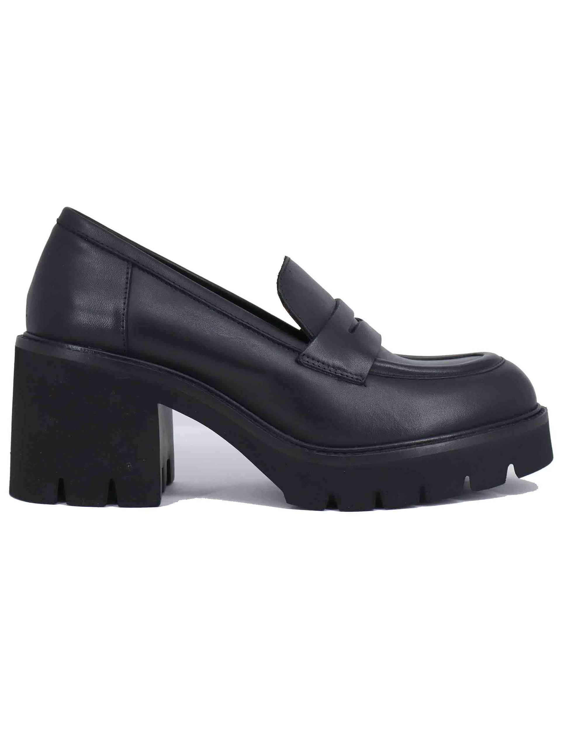 Mocassini donna in pelle nera con suola alta in gomma SP8701 001 Spatarella 